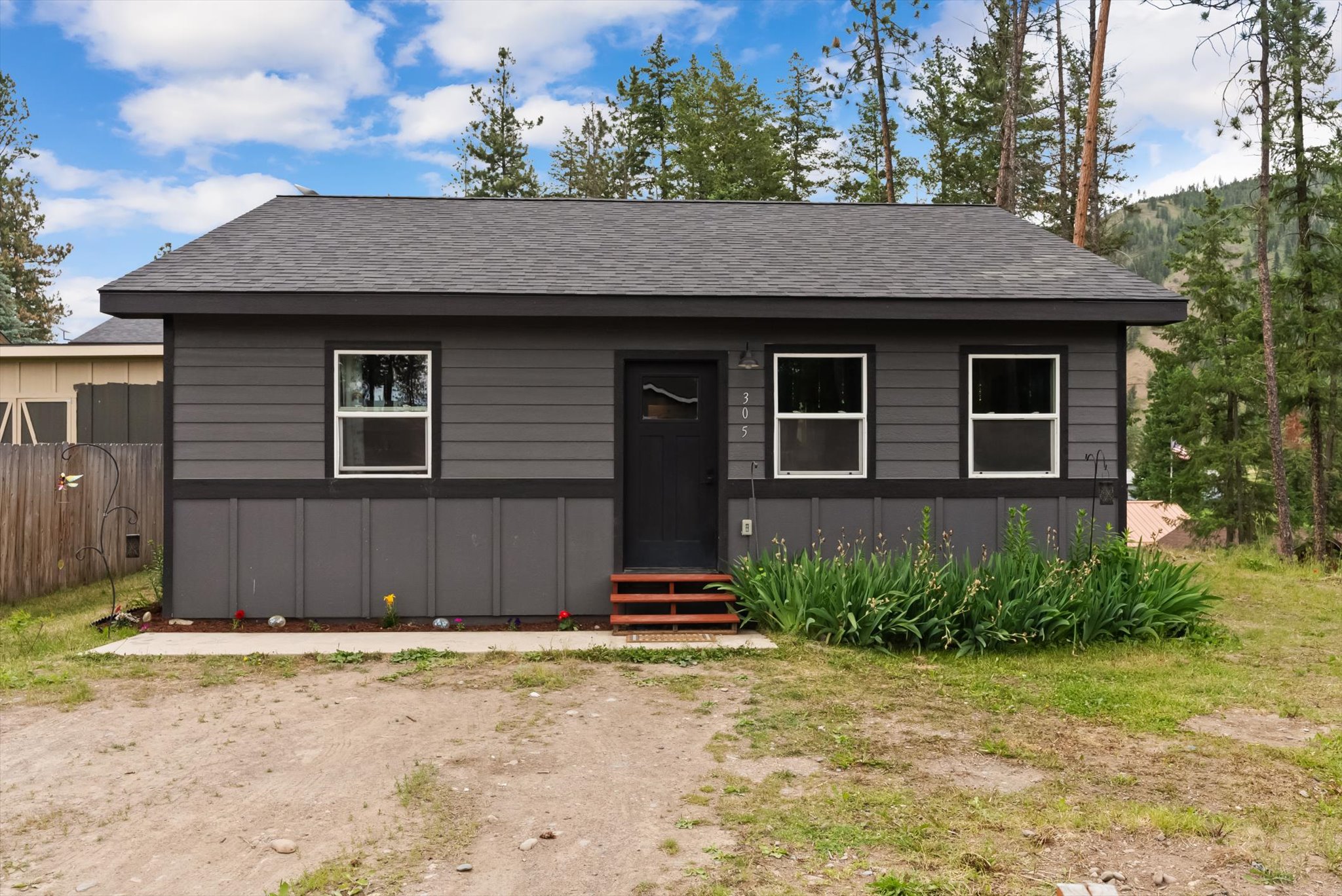 305 Alces Court Property Photo 4