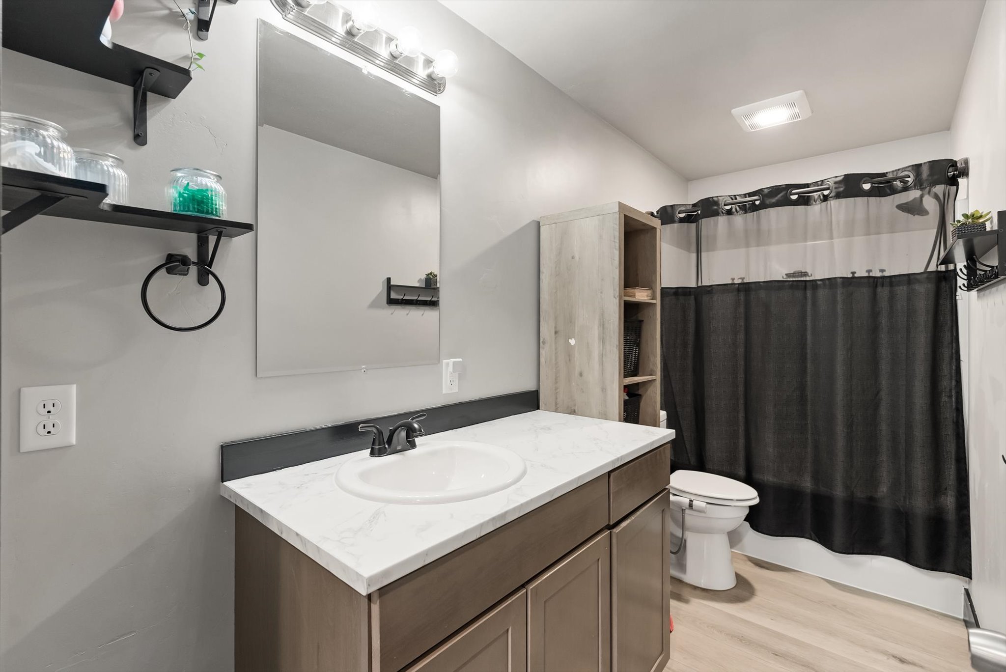 305 Alces Court Property Photo 12