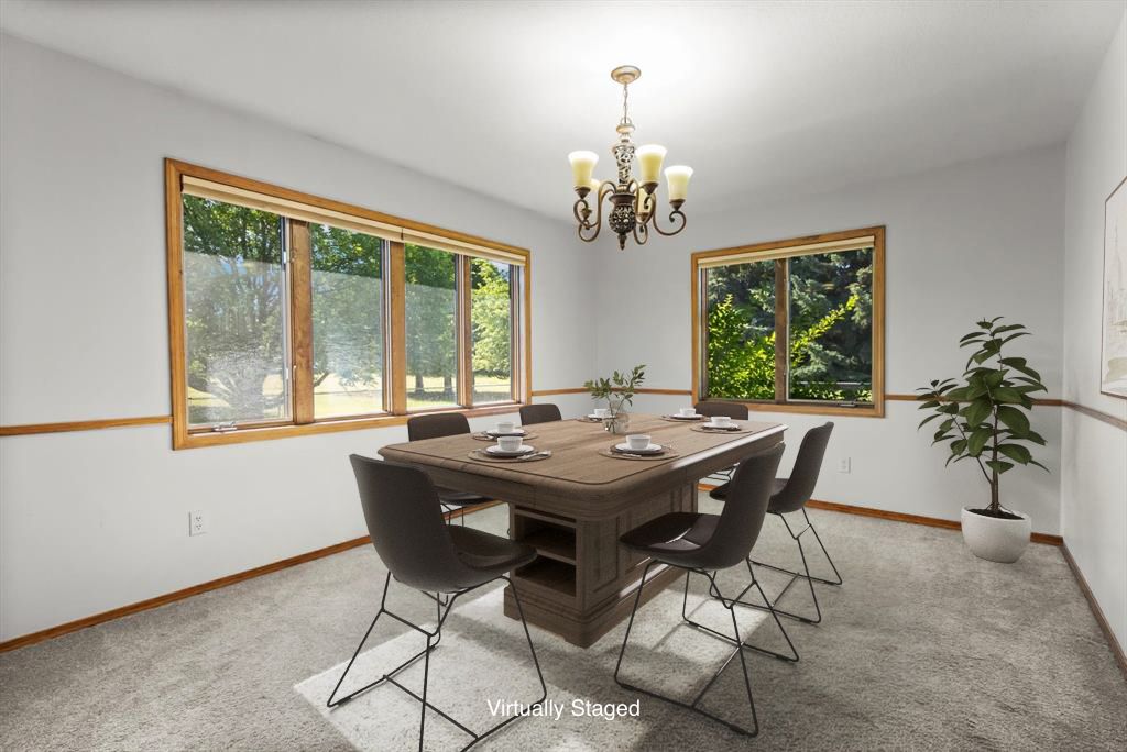 636 Country Way N Property Photo 3