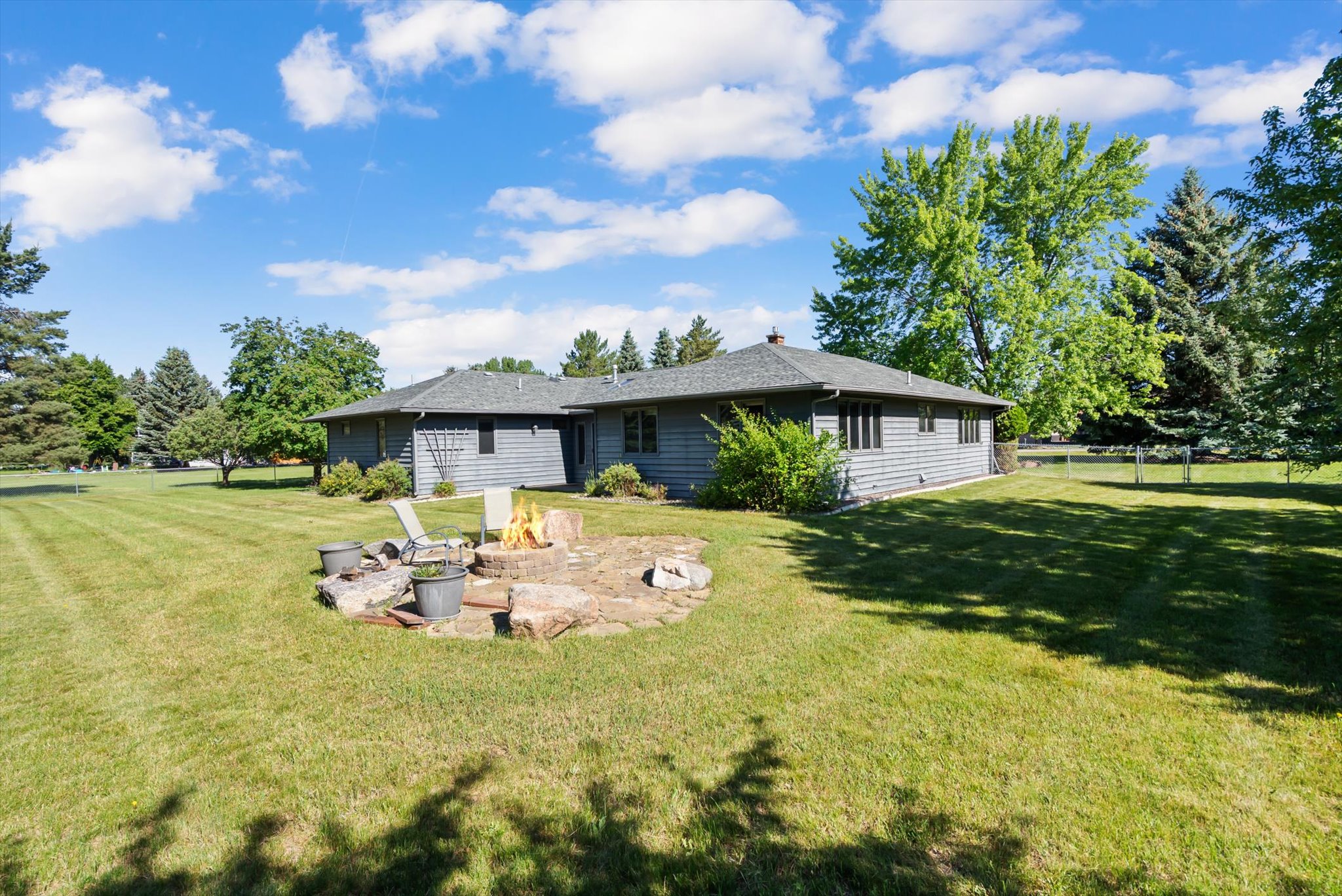 636 Country Way N Property Photo 9