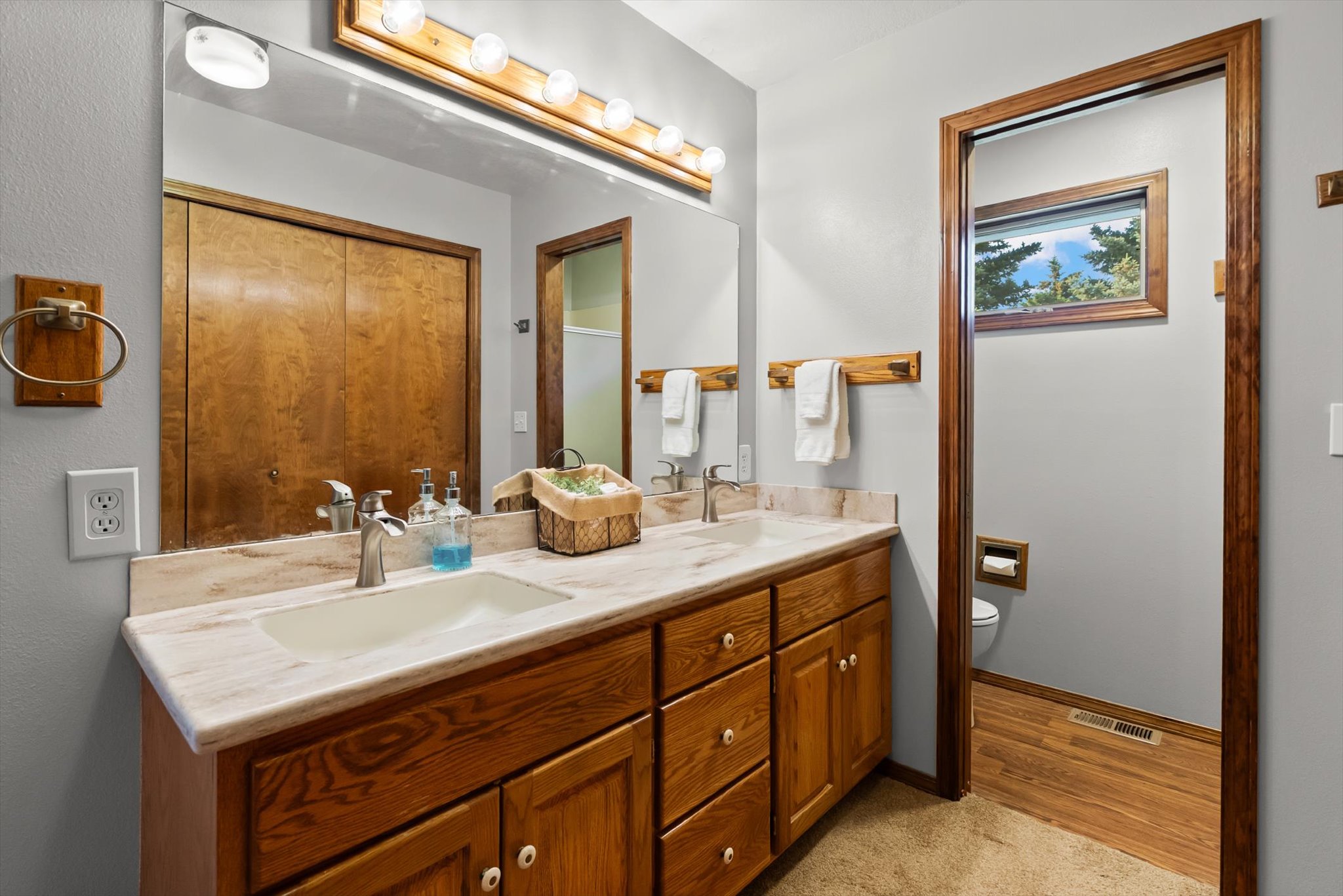 636 Country Way N Property Photo 17