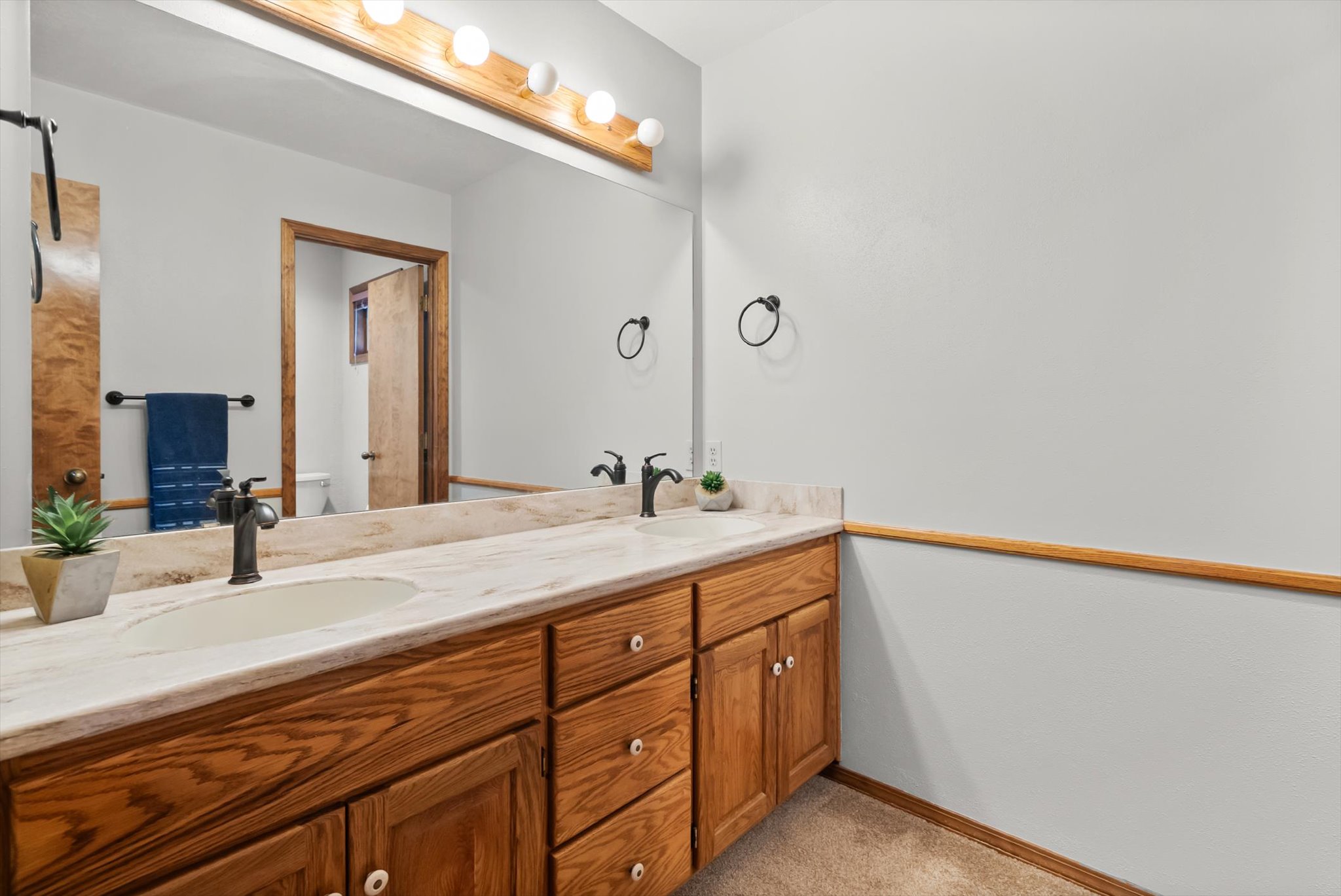 636 Country Way N Property Photo 18