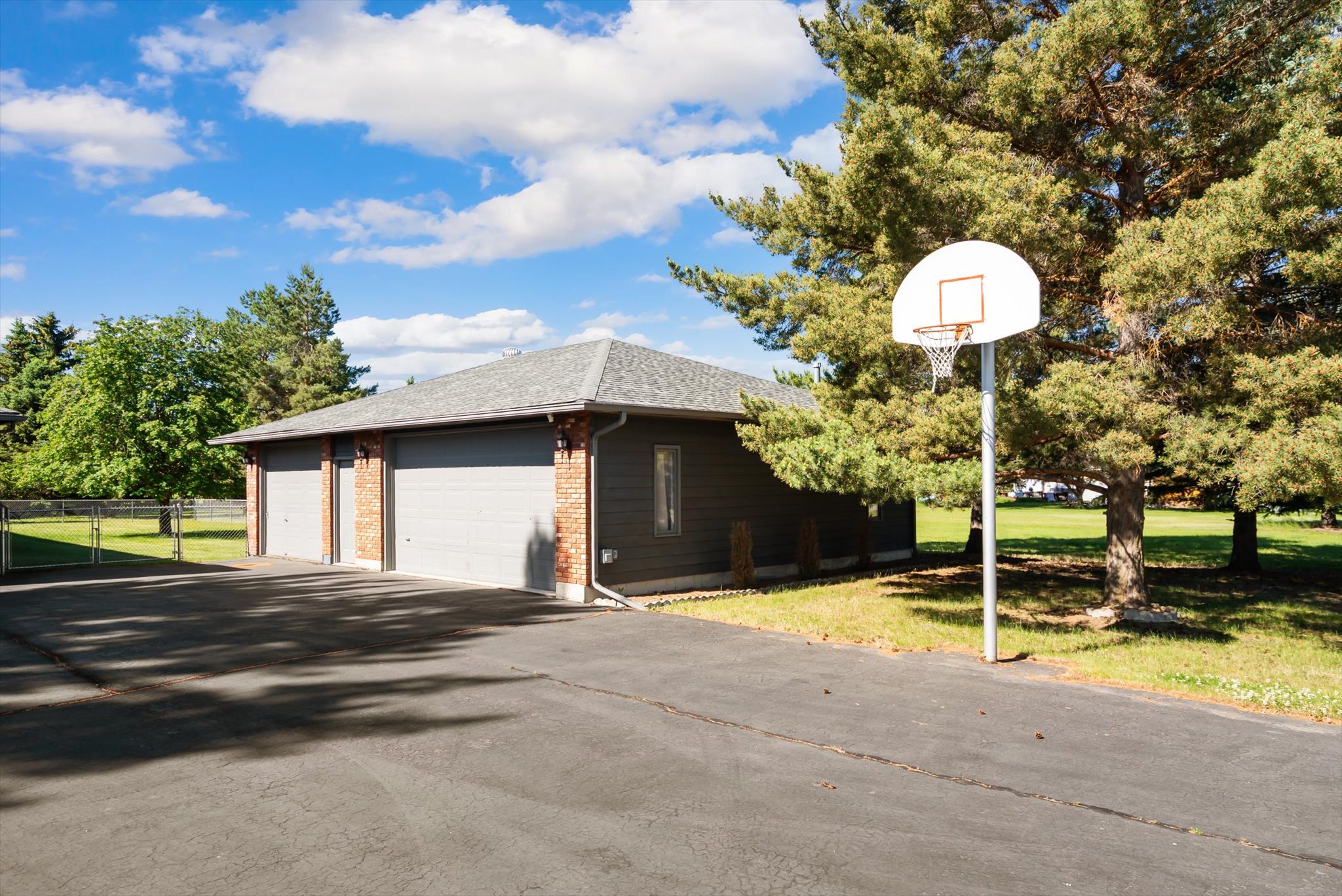 636 Country Way N Property Photo 44