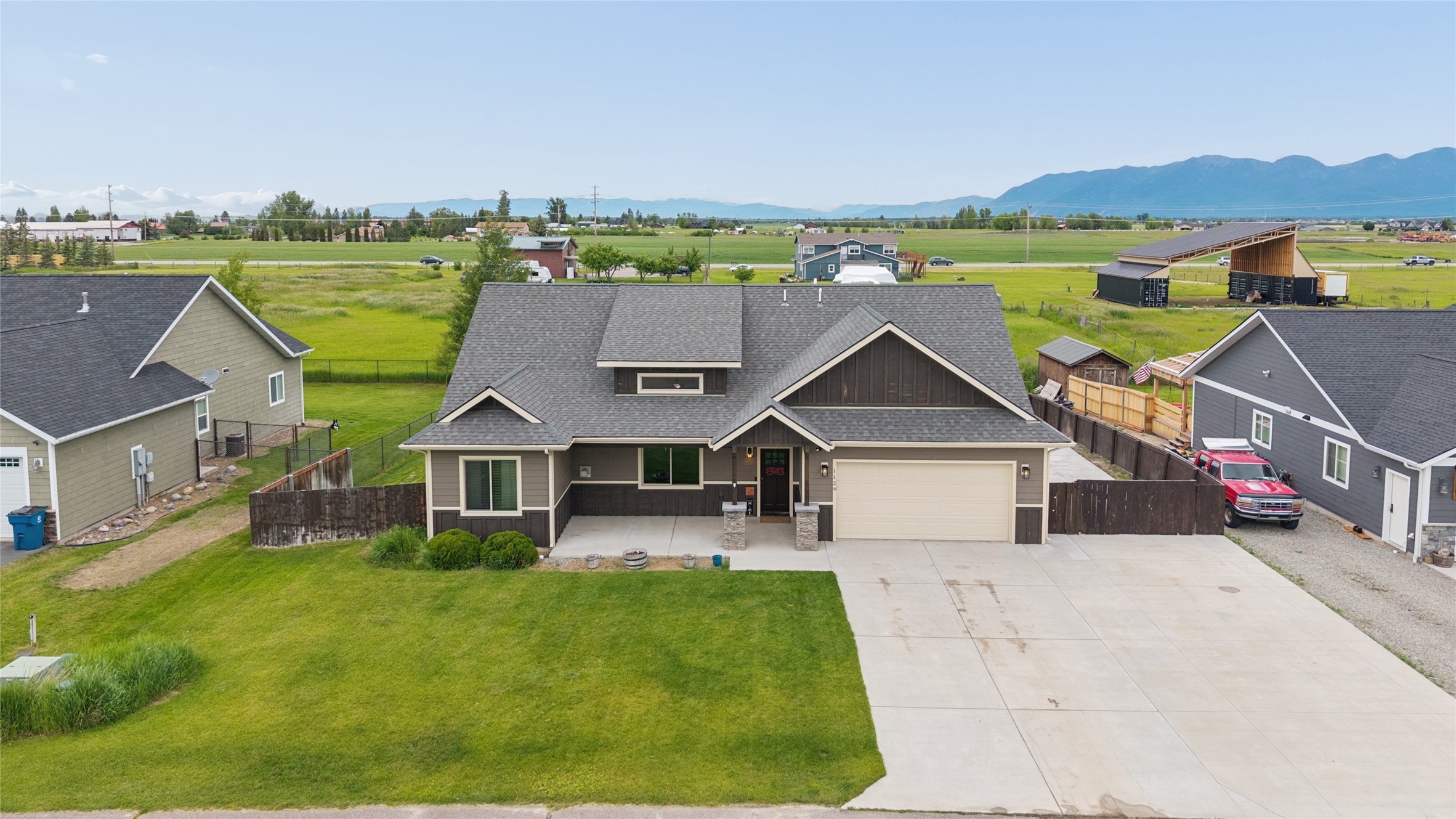 1129 Mackinaw Loop Property Photo 1