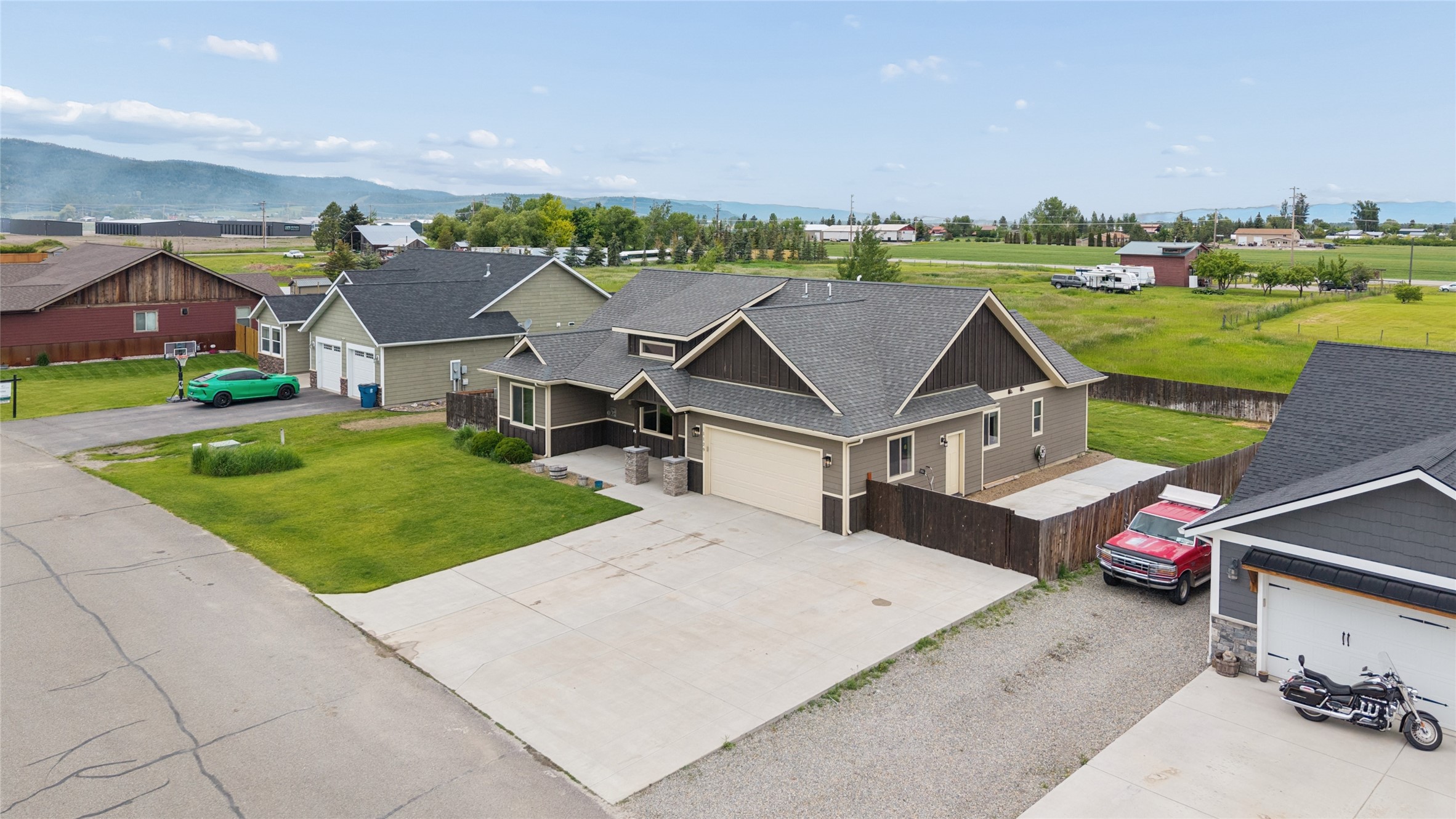 1129 Mackinaw Loop Property Photo 2
