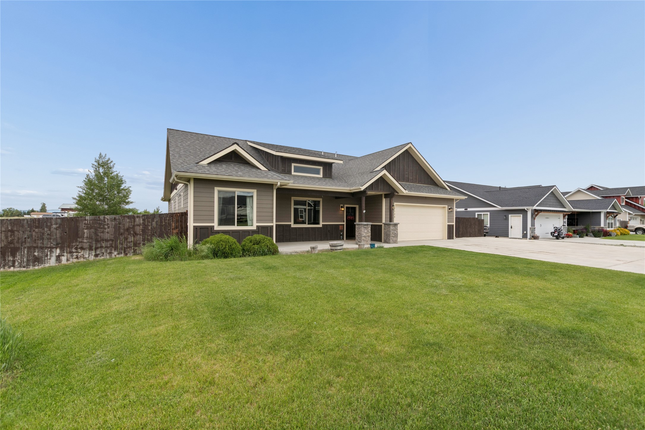 1129 Mackinaw Loop Property Photo 5