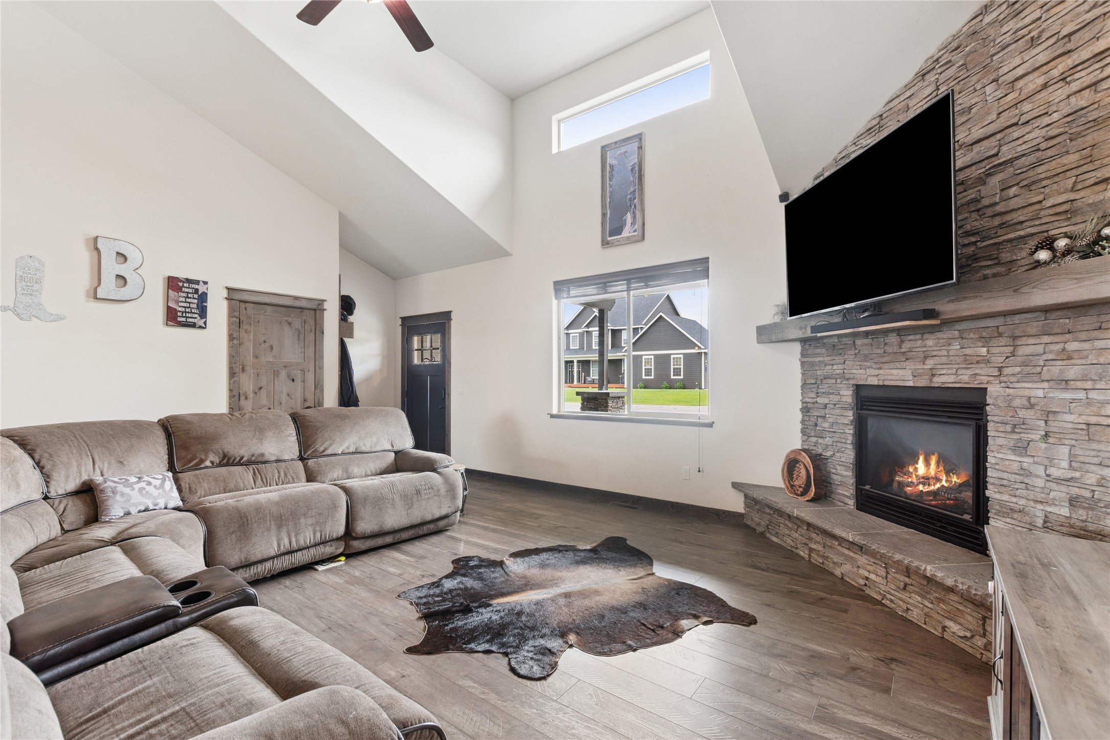 1129 Mackinaw Loop Property Photo 21
