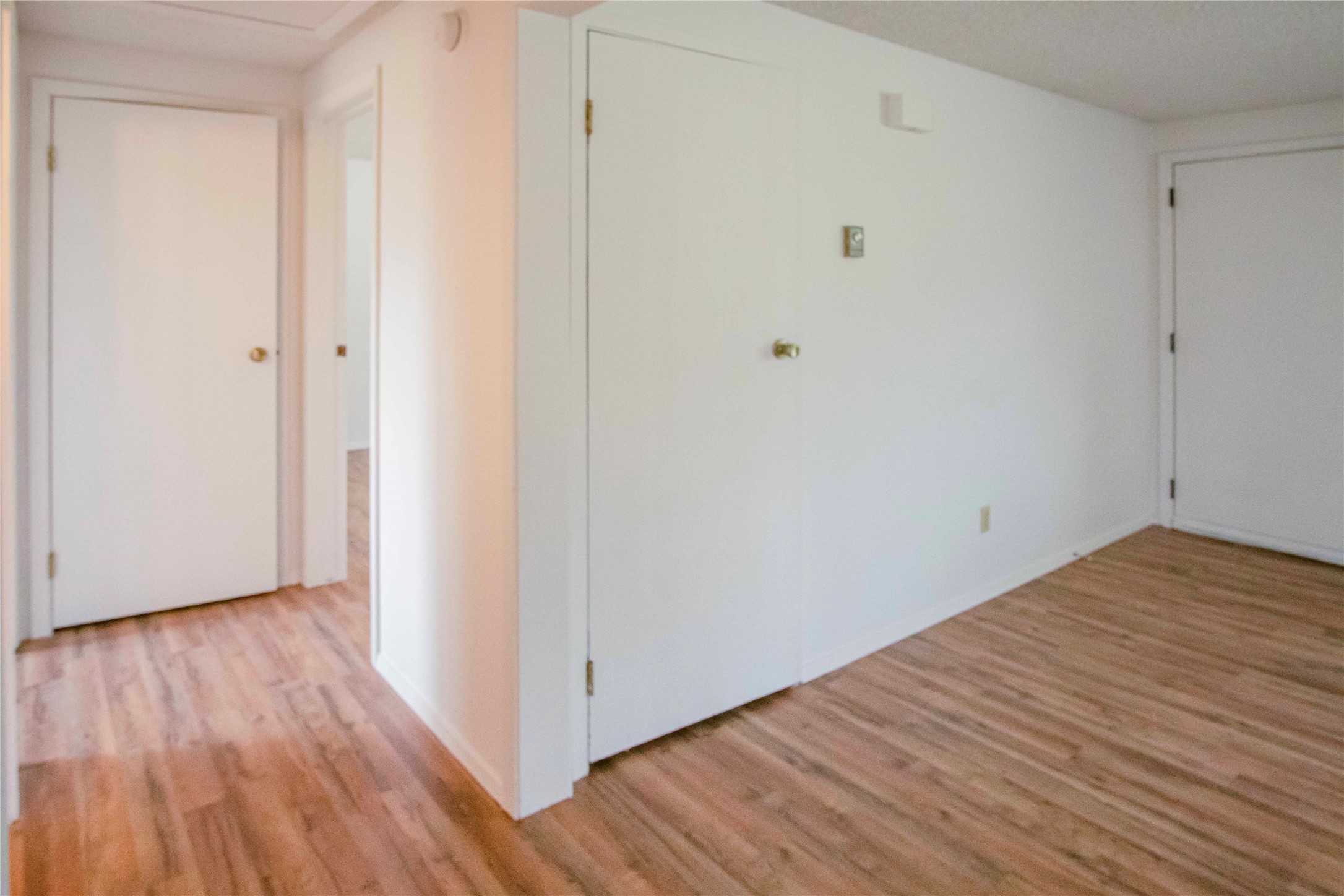 323/325 W River Road Property Photo 7
