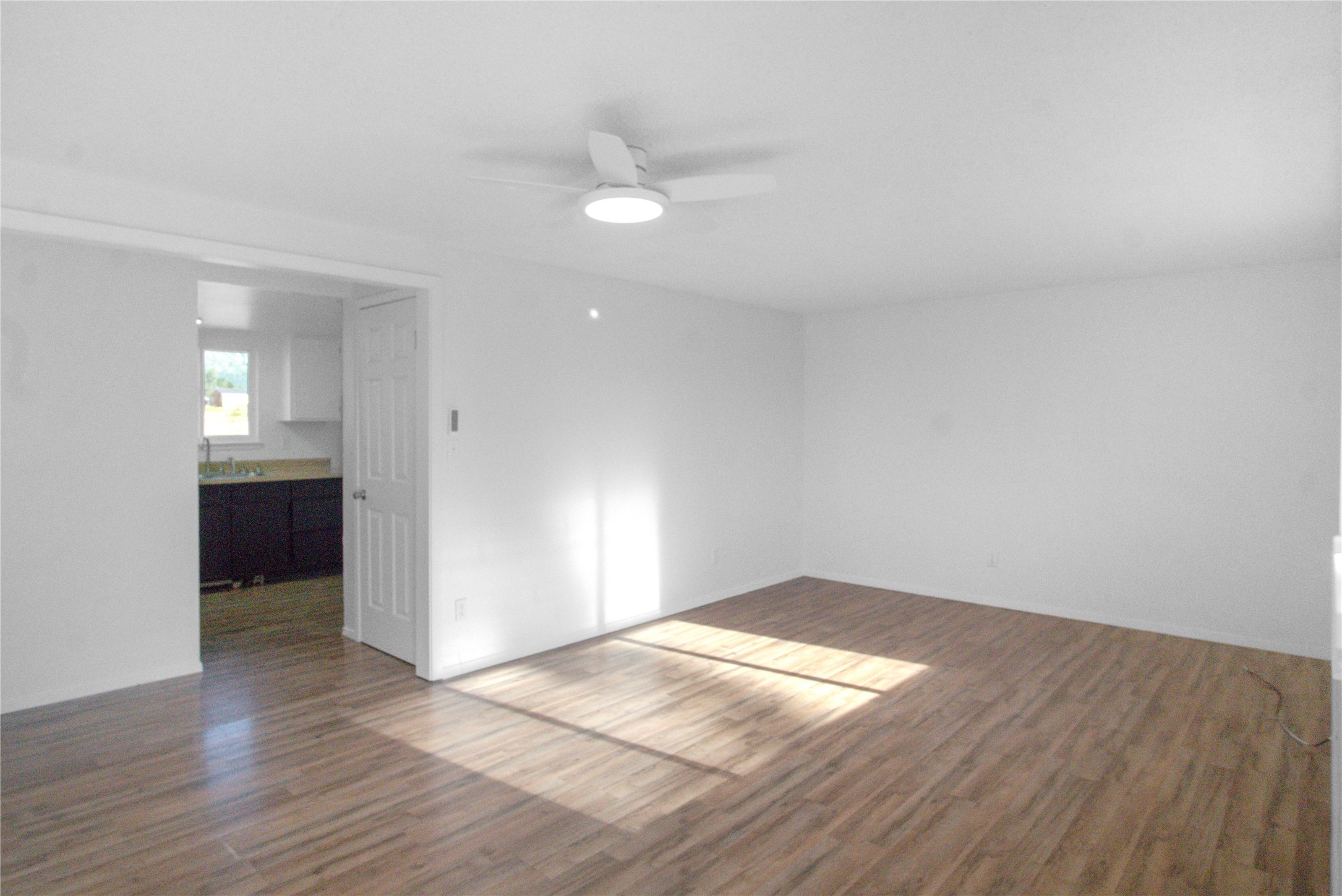 323/325 W River Road Property Photo 16