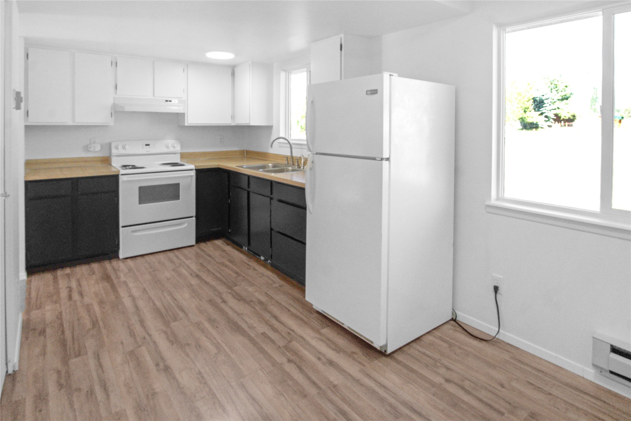 323/325 W River Road Property Photo 19