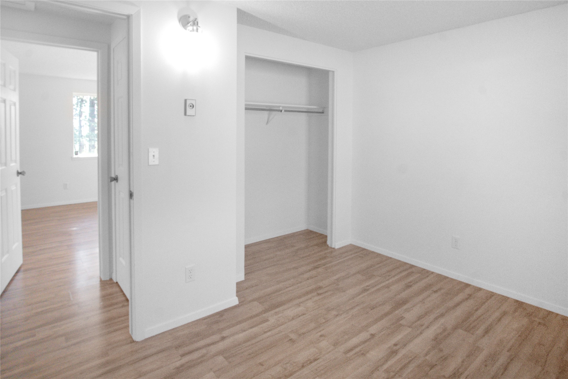323/325 W River Road Property Photo 21