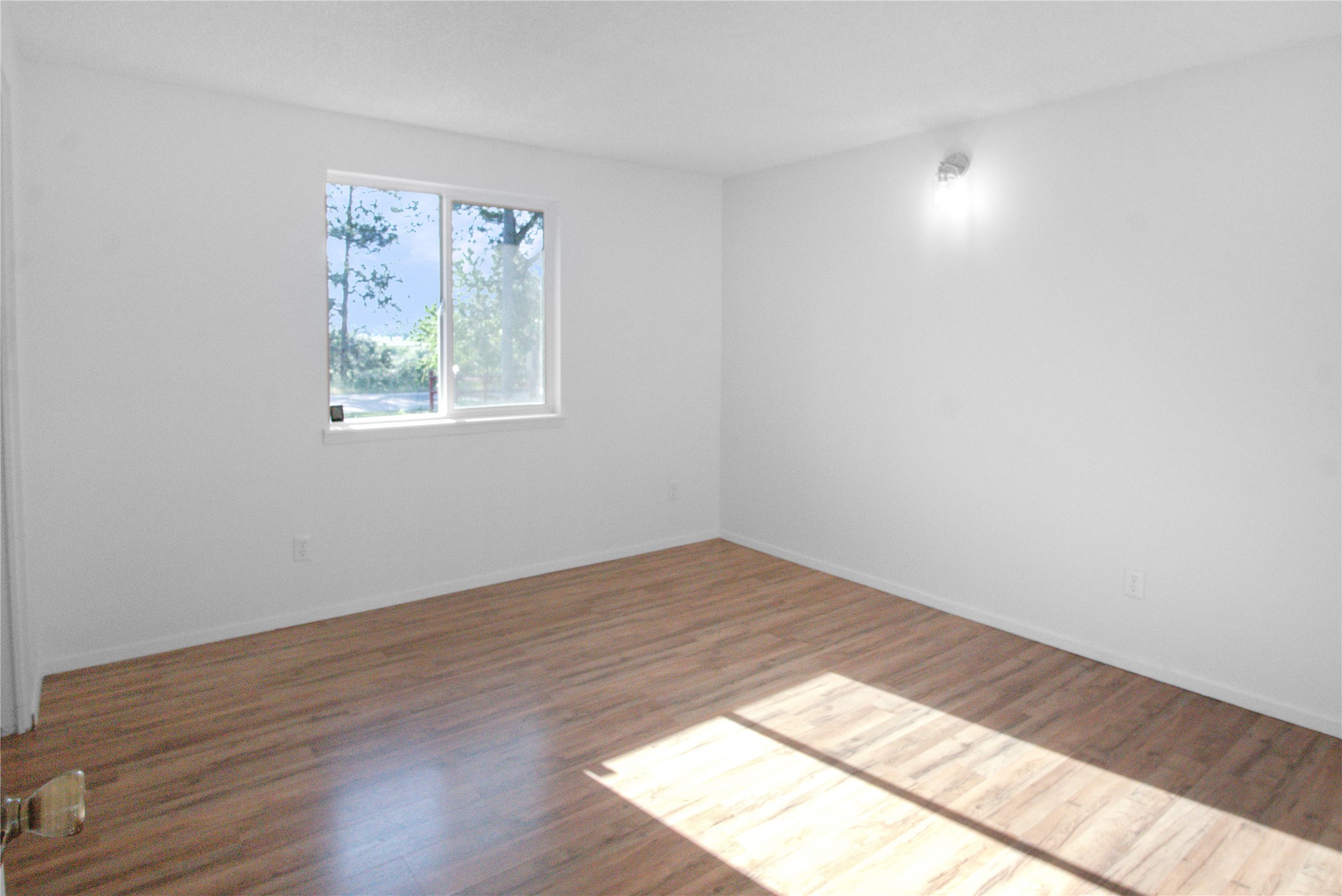 323/325 W River Road Property Photo 23