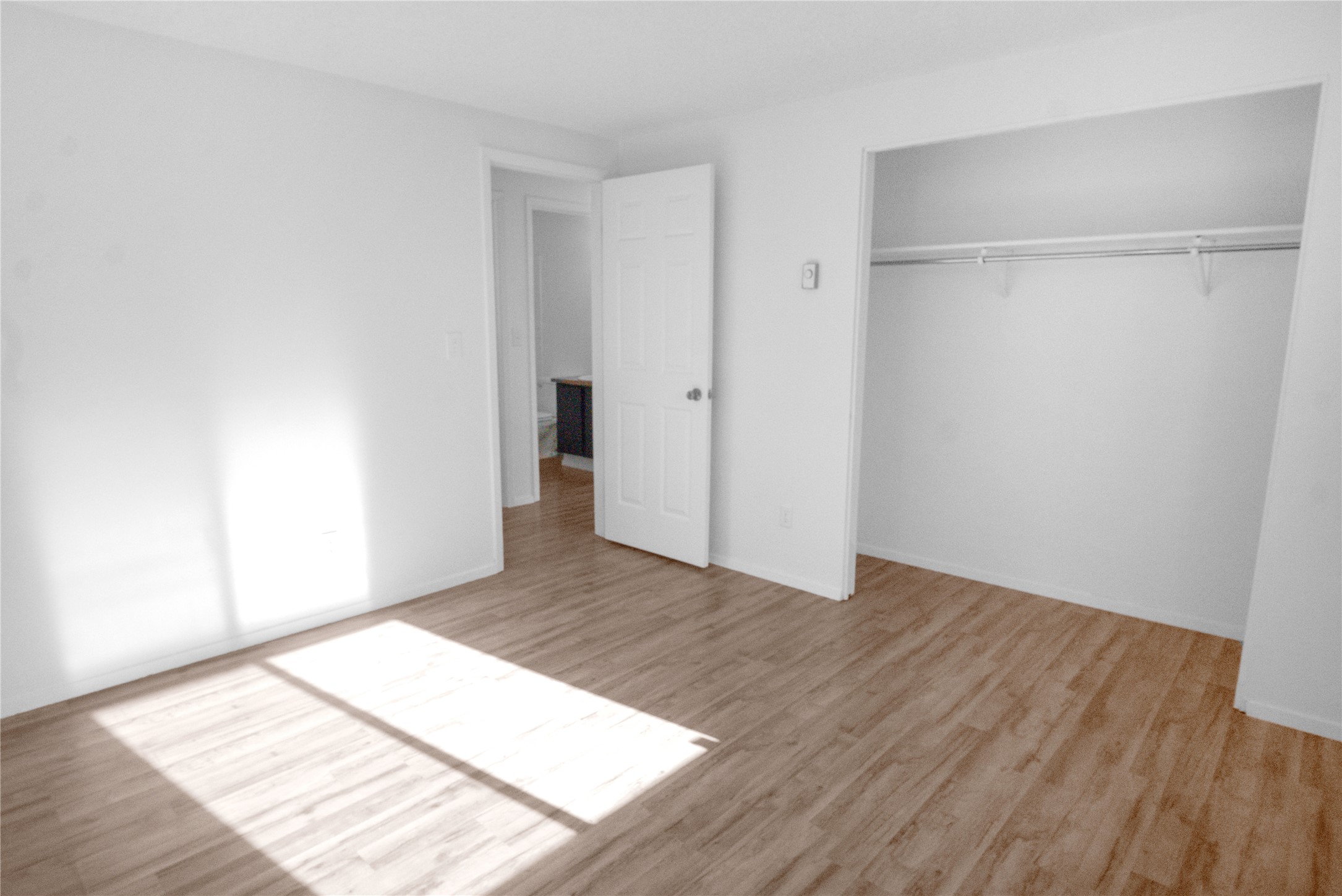 323/325 W River Road Property Photo 24