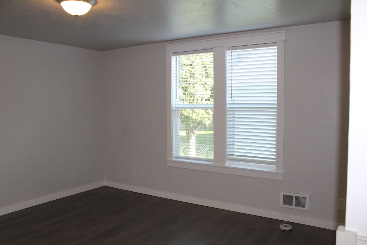 506 1st Avenue E A,b,c Property Photo 79