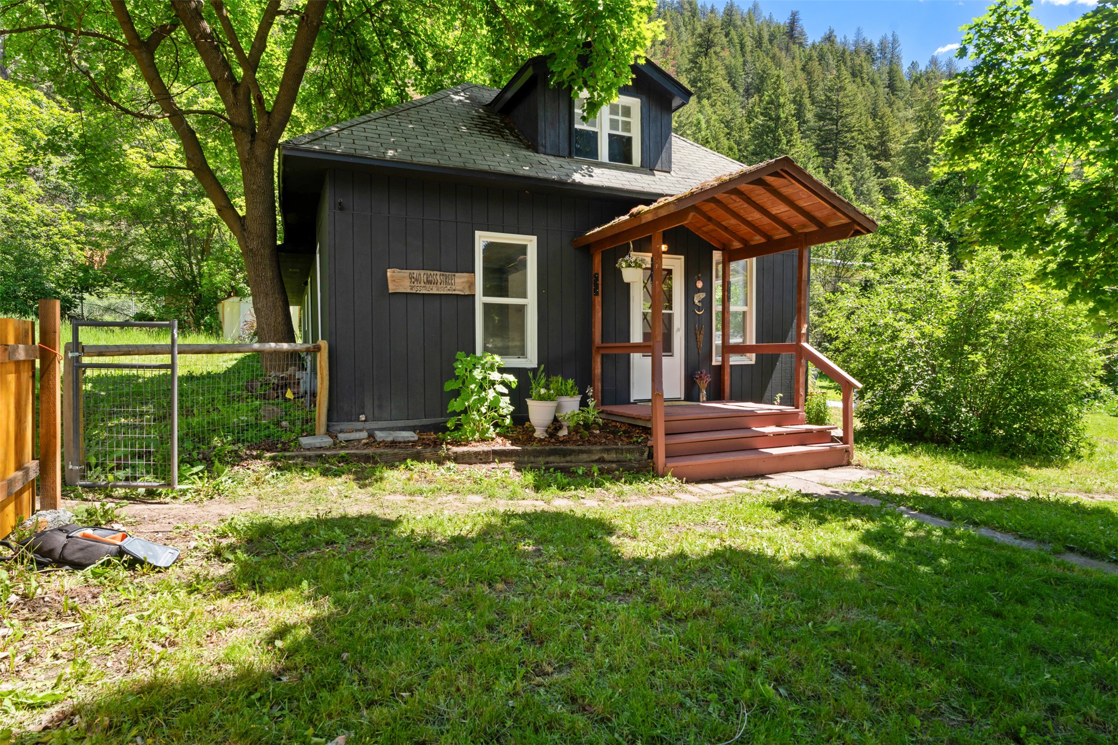 9540 Cross Street Property Photo