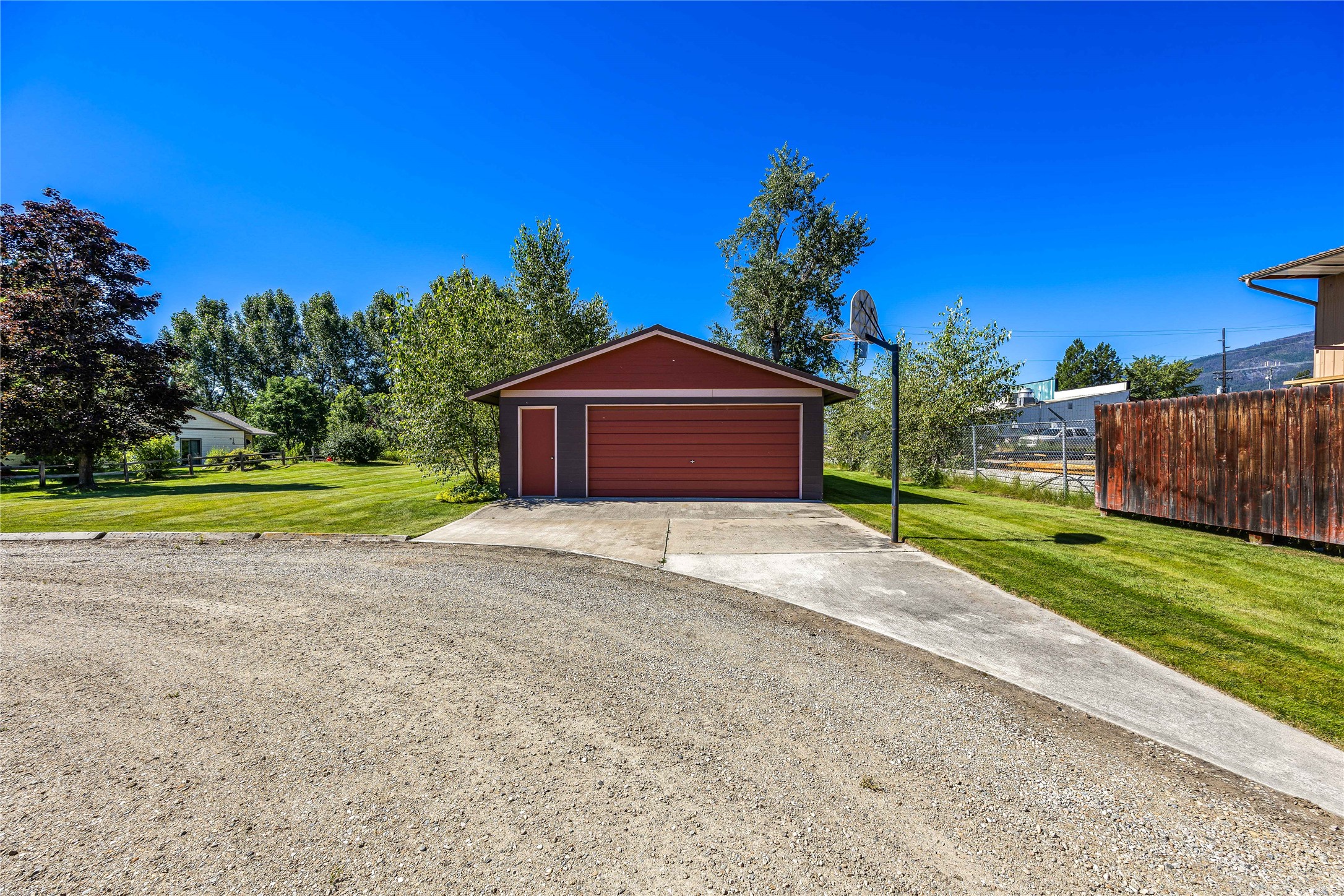 3960 Houk Way Property Photo 5