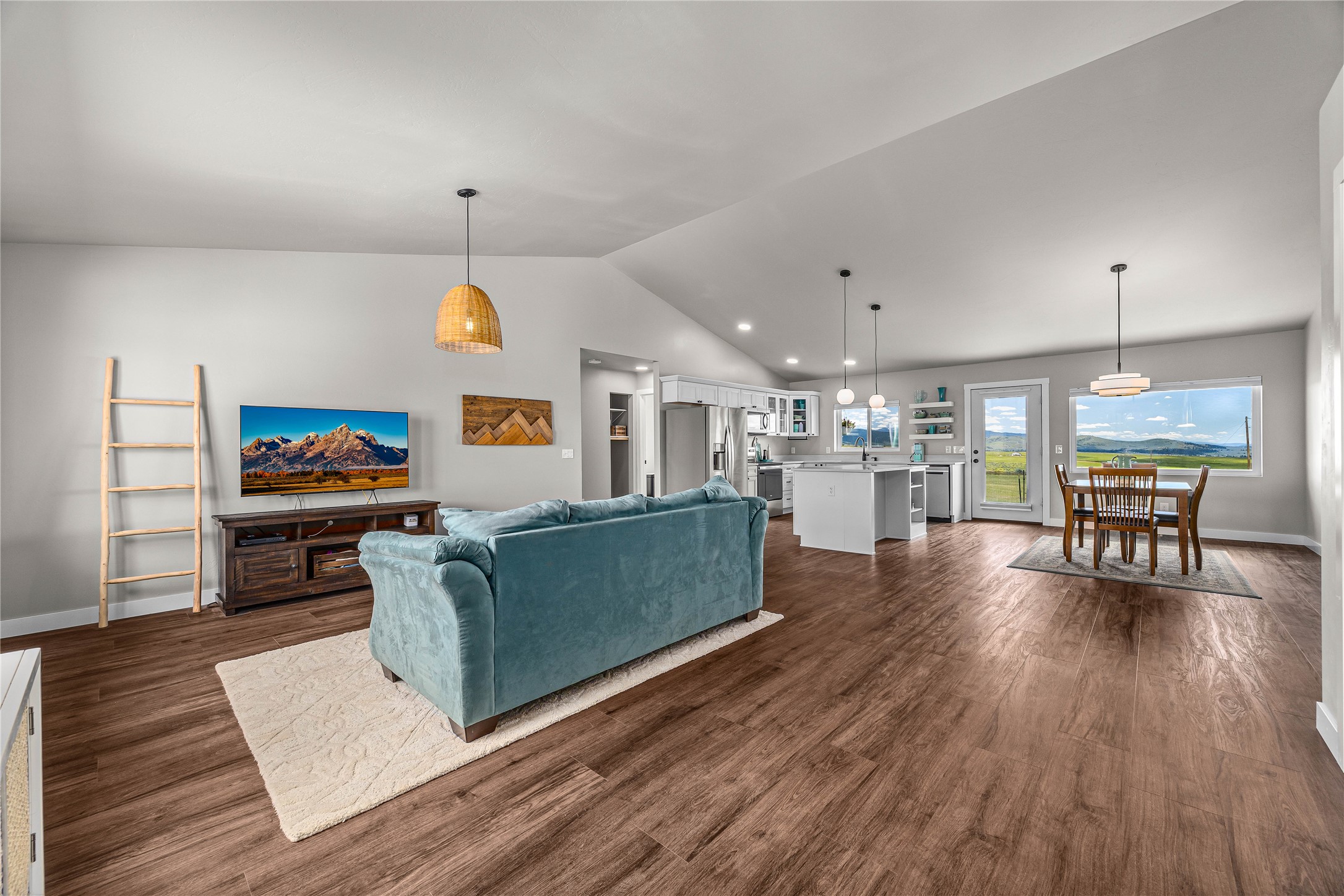 838 Diamond Ridge Loop Property Photo 4