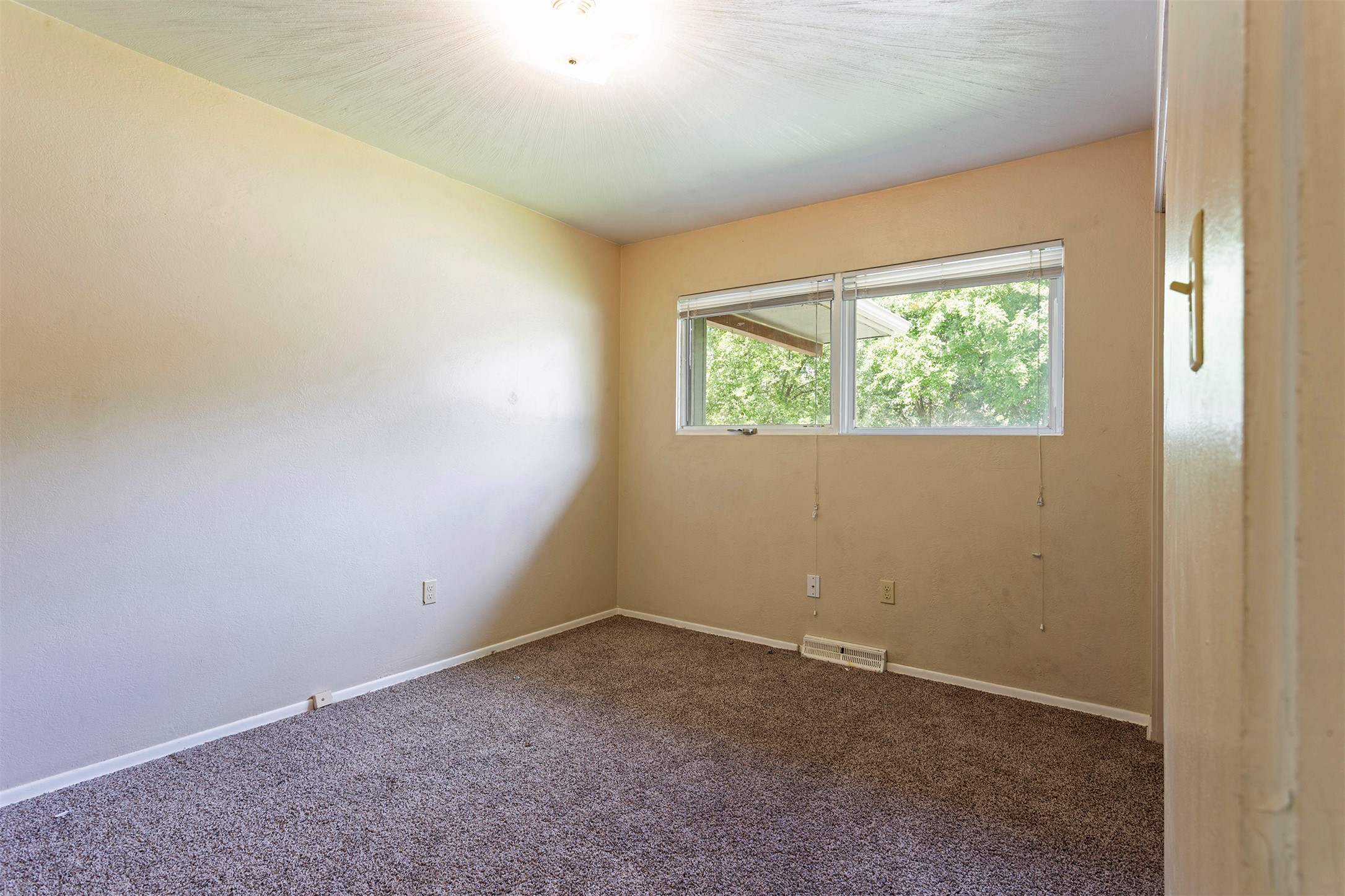 640 Woodworth Avenue Property Photo 44