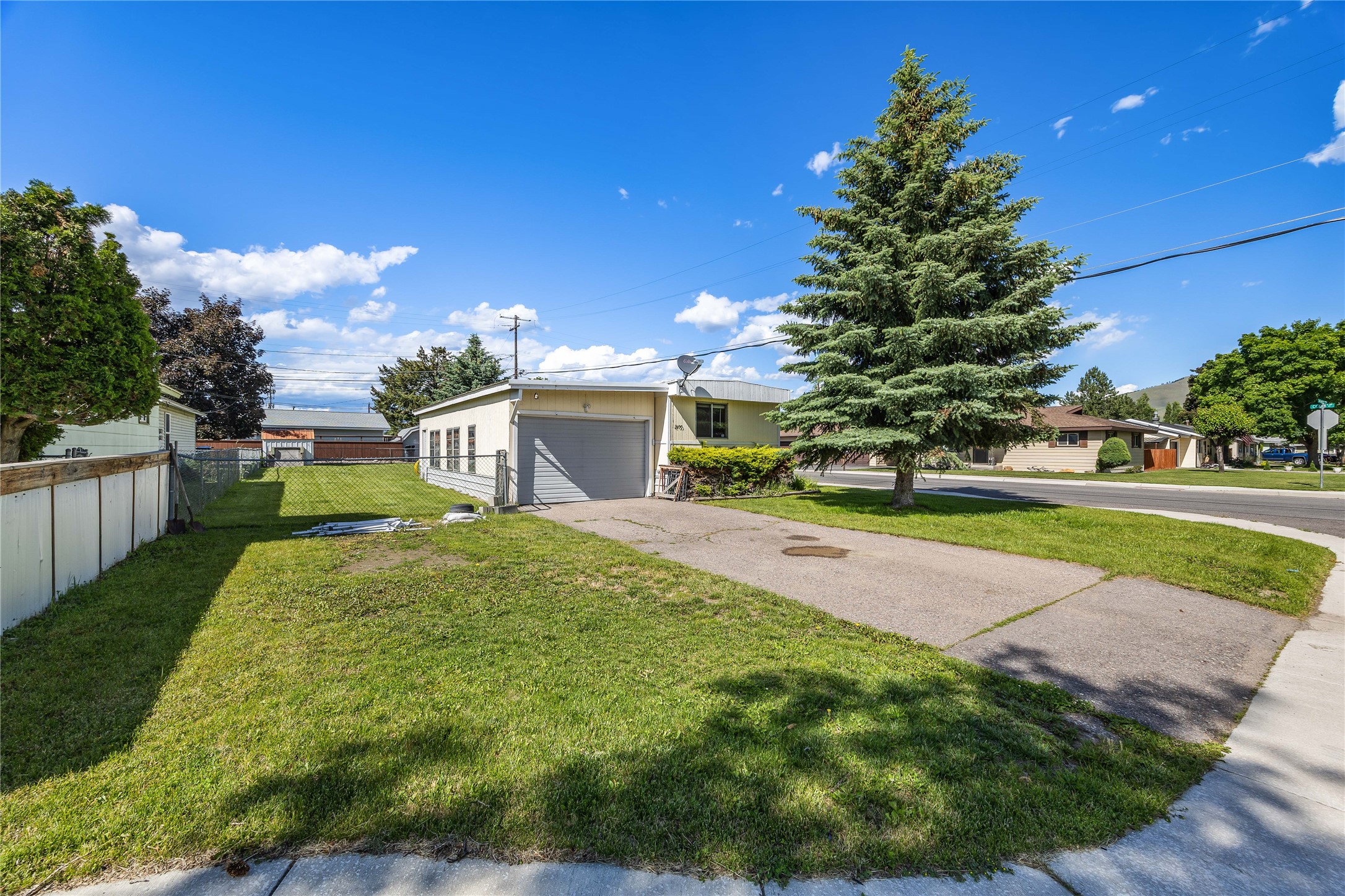 2400 Agnes Avenue Property Photo 3