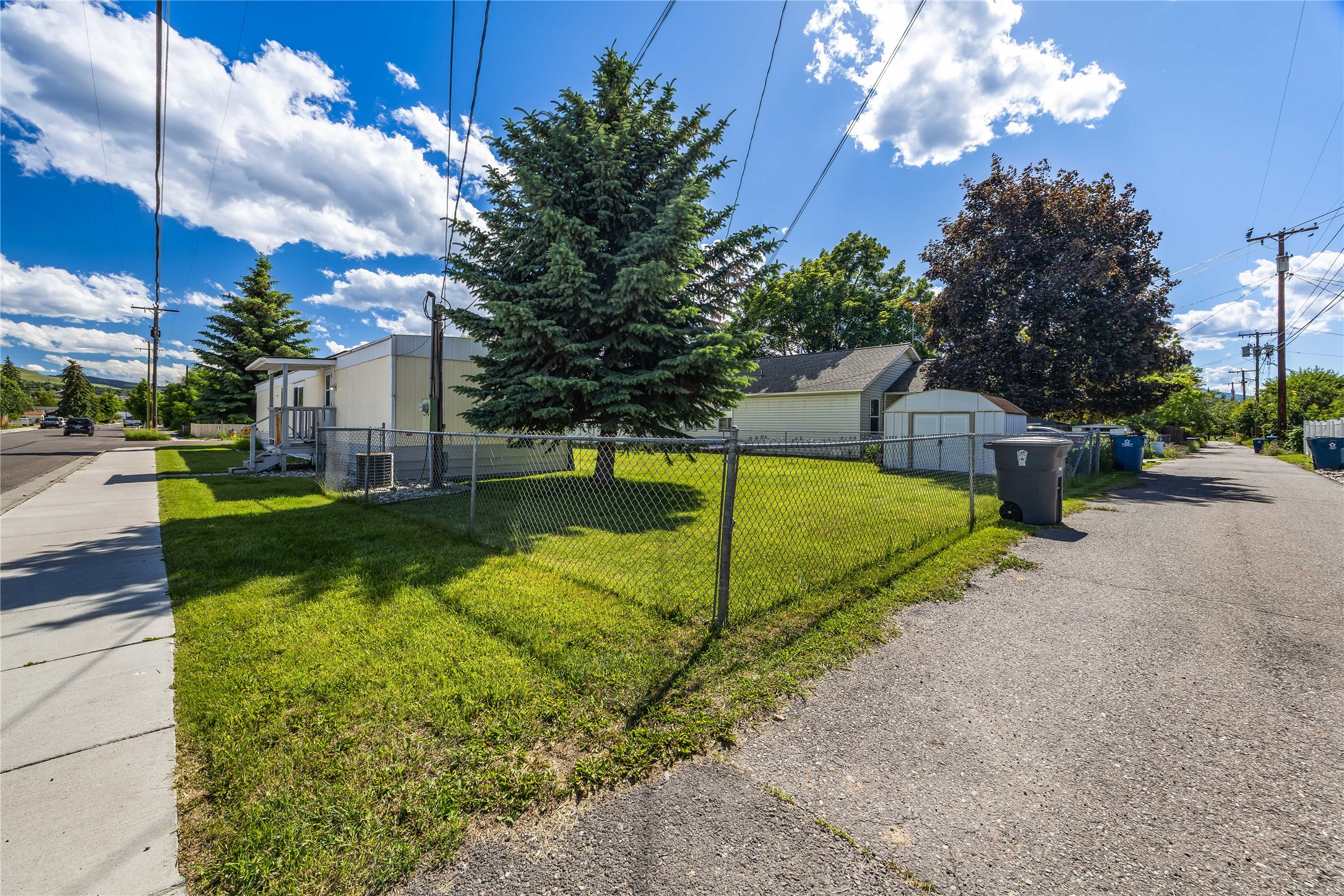 2400 Agnes Avenue Property Photo 5