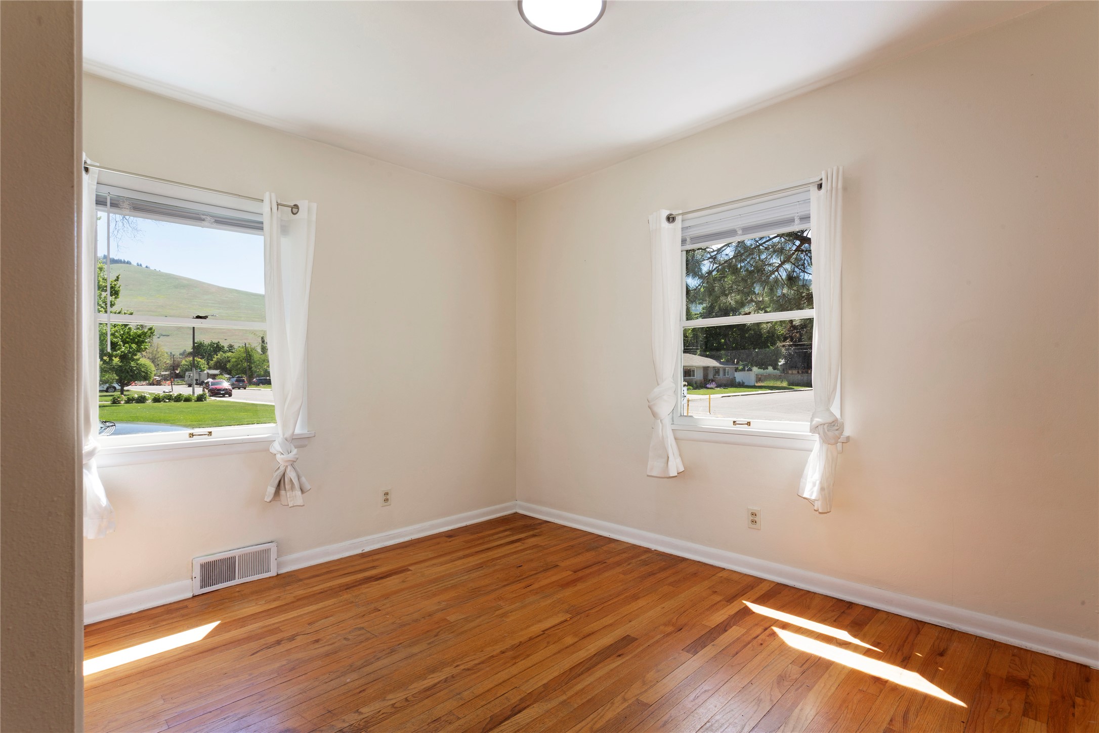604 Dearborn Avenue Property Photo 8
