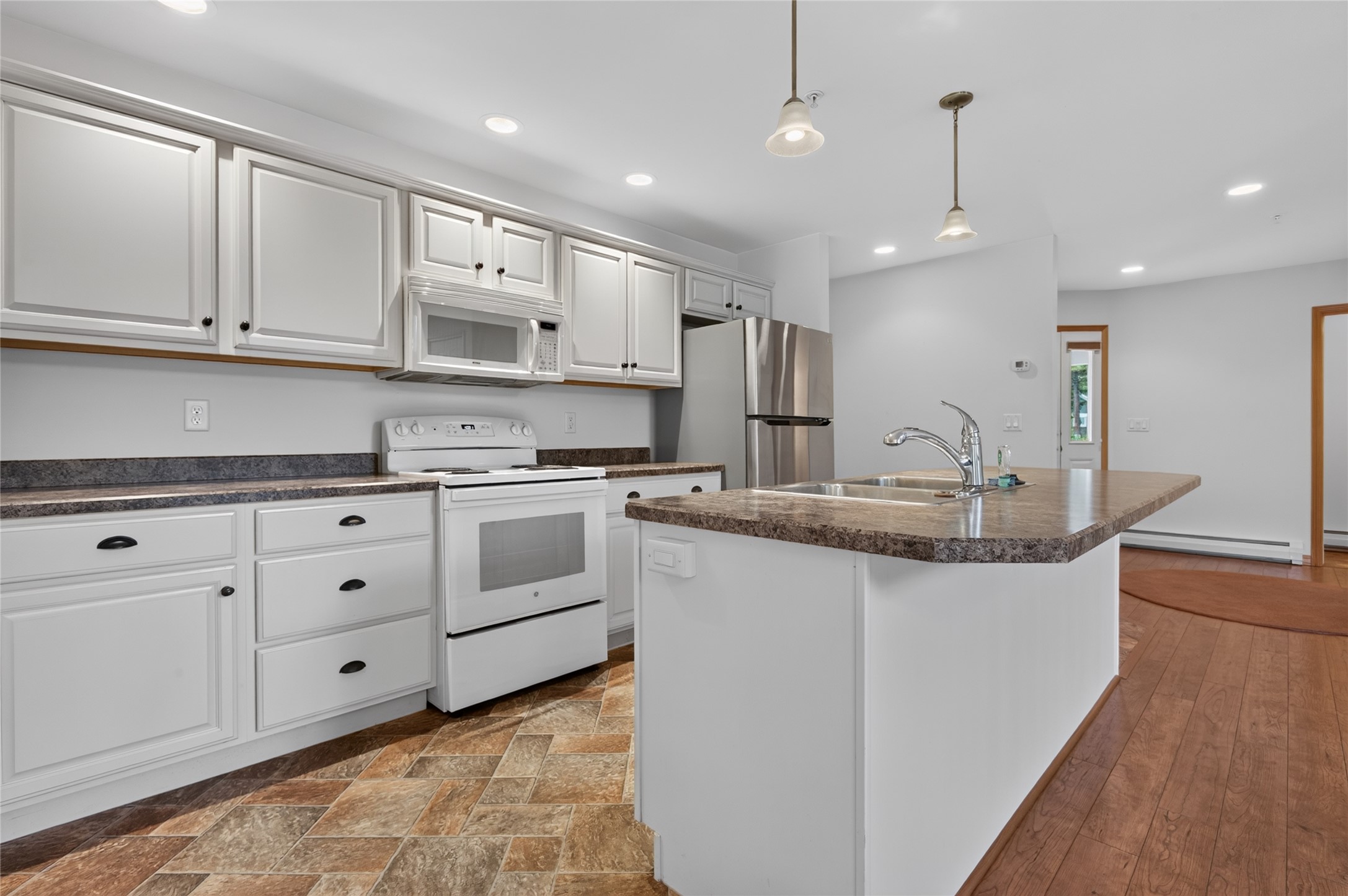 30 Stoney Brook Drive D Property Photo 5