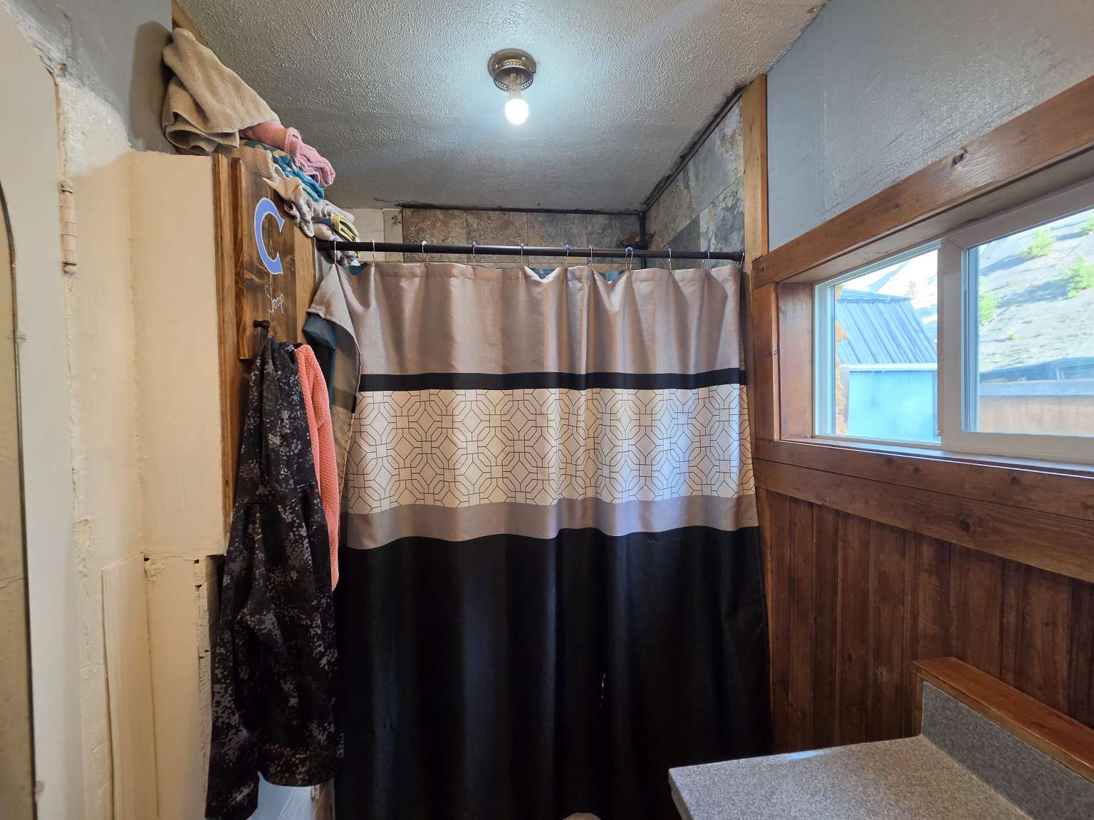 319 E 8th Street Property Photo 9