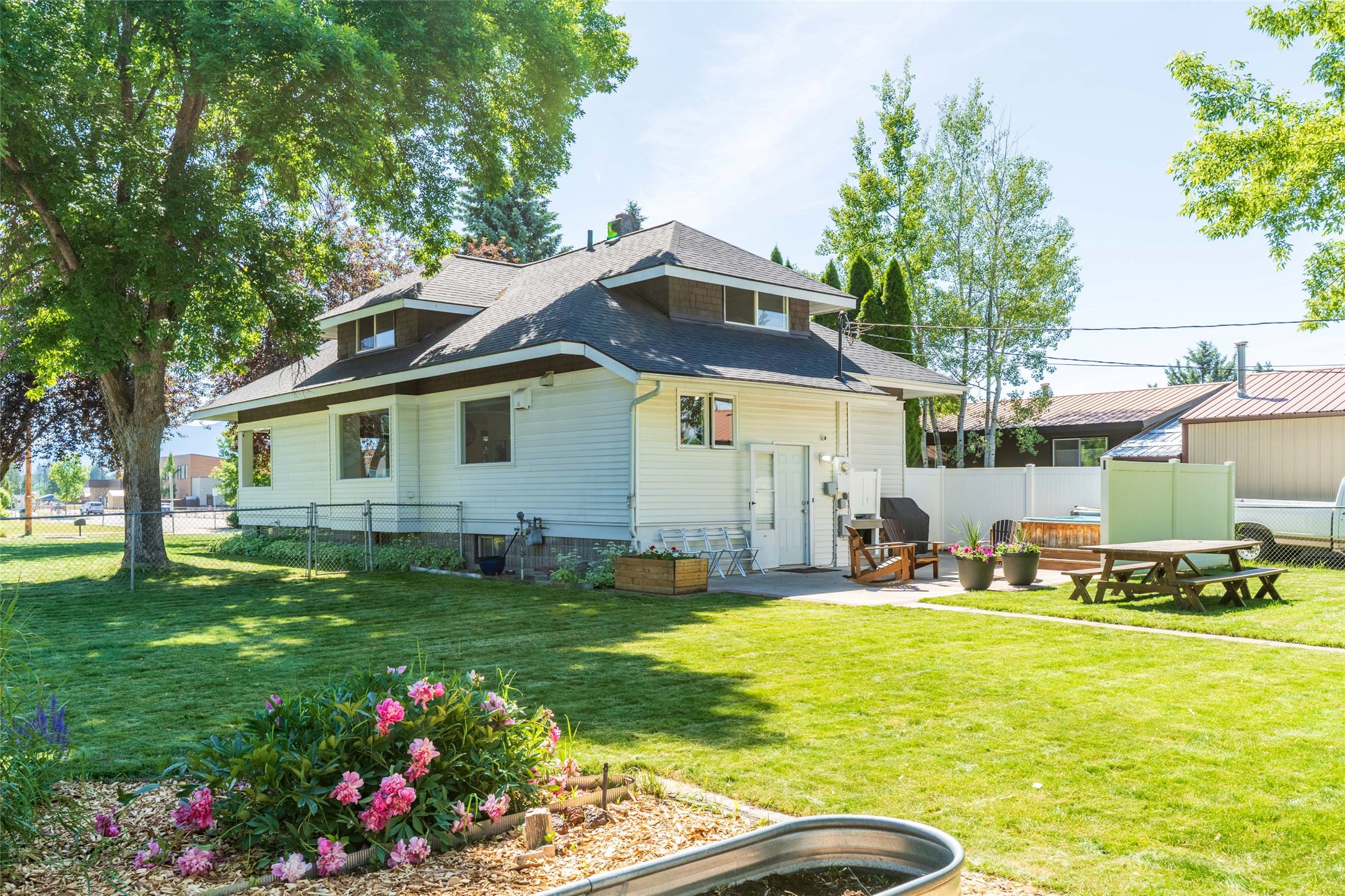 540 Pine Avenue Property Photo 45