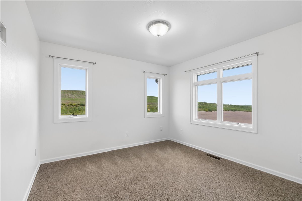 4708 11th Street Ne Property Photo 9