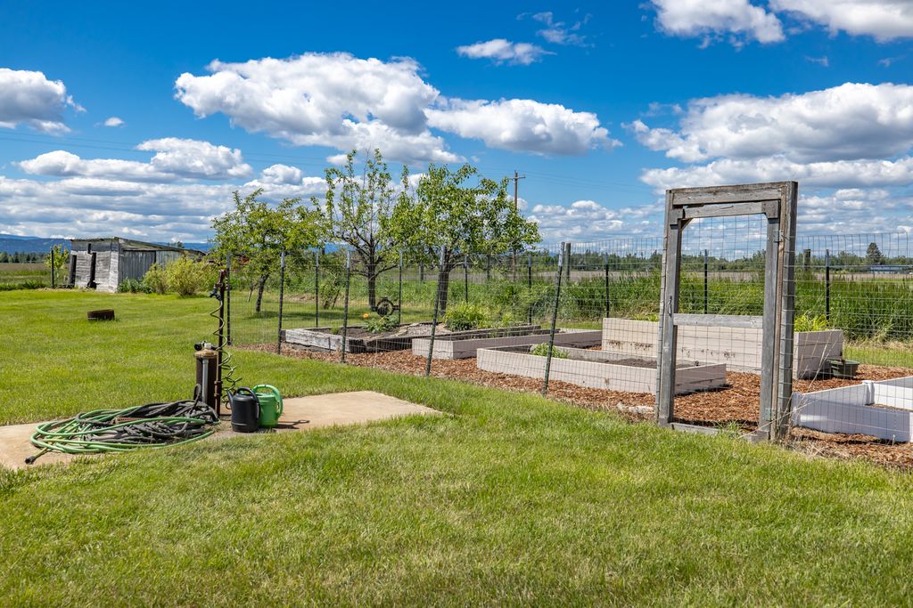 2405 Lower Valley Road Property Photo 8