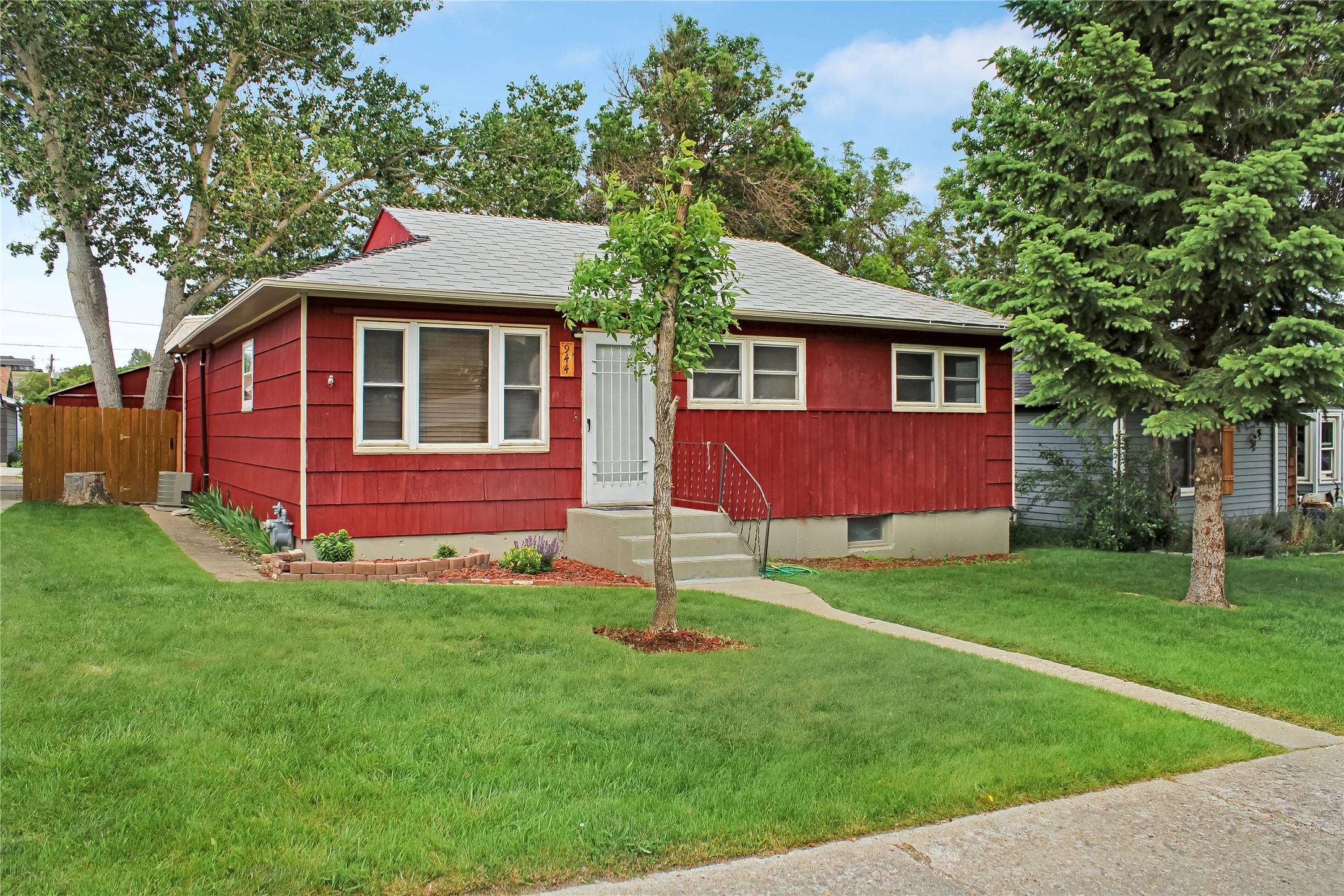 944 Marias Avenue Property Photo 1