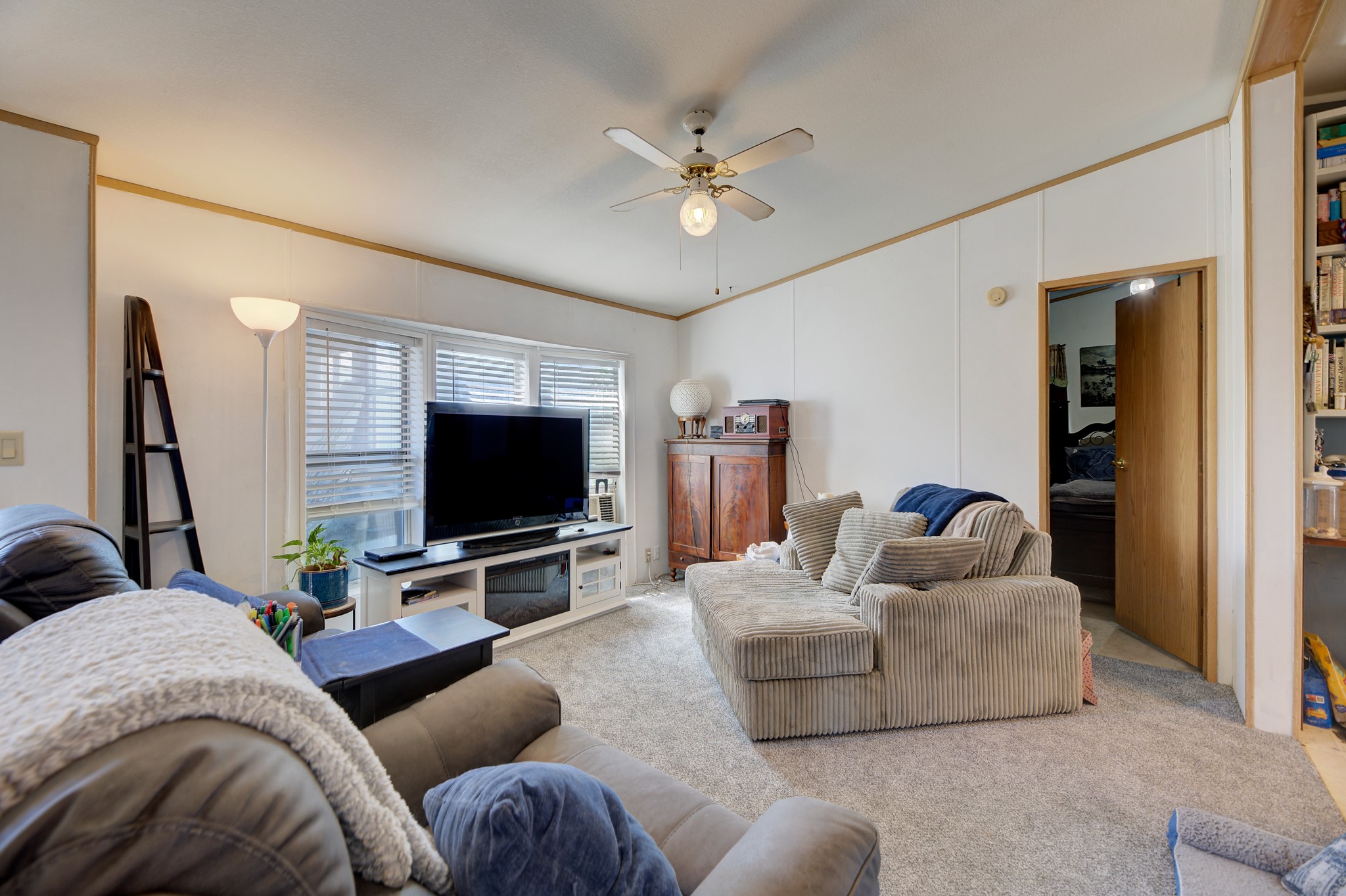 3604 Rainbow Drive Property Photo 3