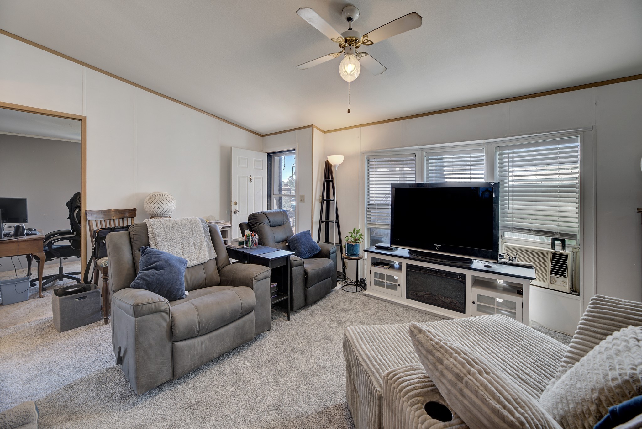 3604 Rainbow Drive Property Photo 4