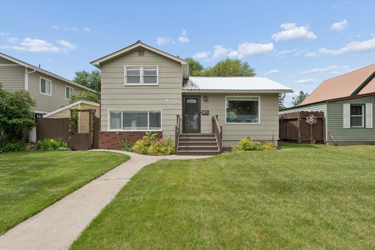 1136 5th Avenue E Property Photo 2