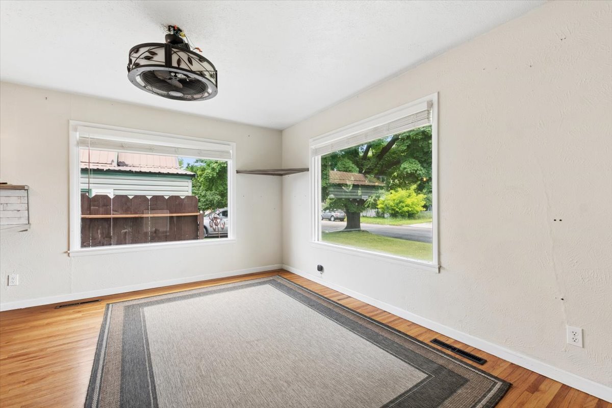 1136 5th Avenue E Property Photo 16