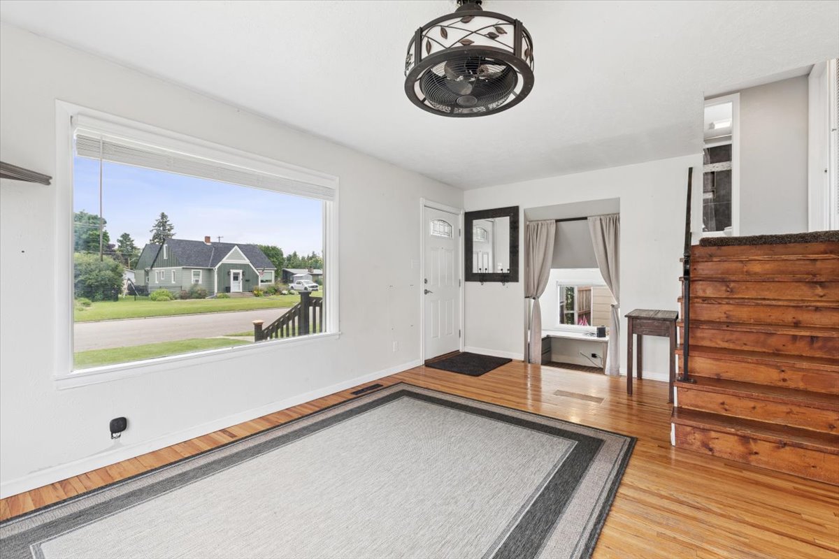 1136 5th Avenue E Property Photo 17
