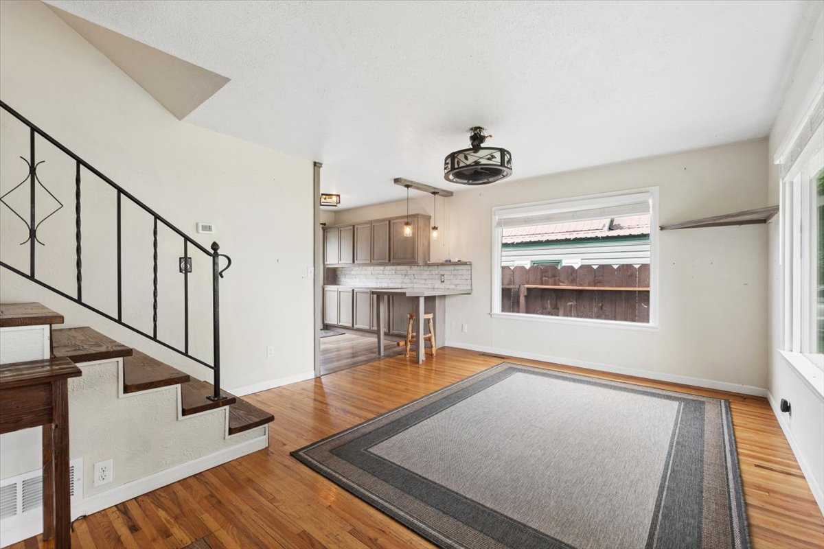 1136 5th Avenue E Property Photo 18