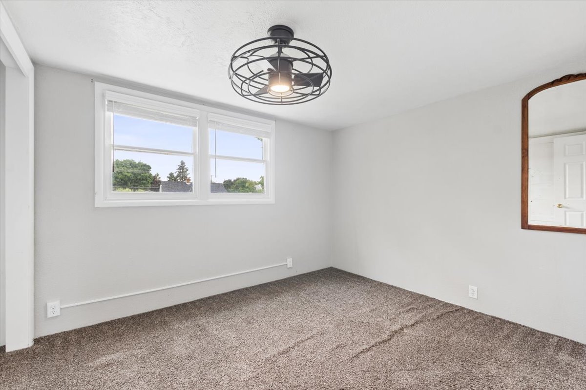 1136 5th Avenue E Property Photo 19