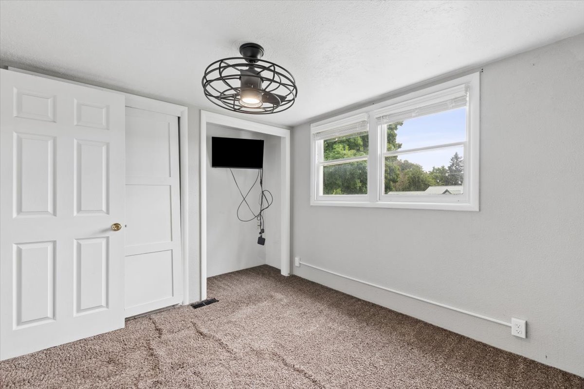 1136 5th Avenue E Property Photo 20