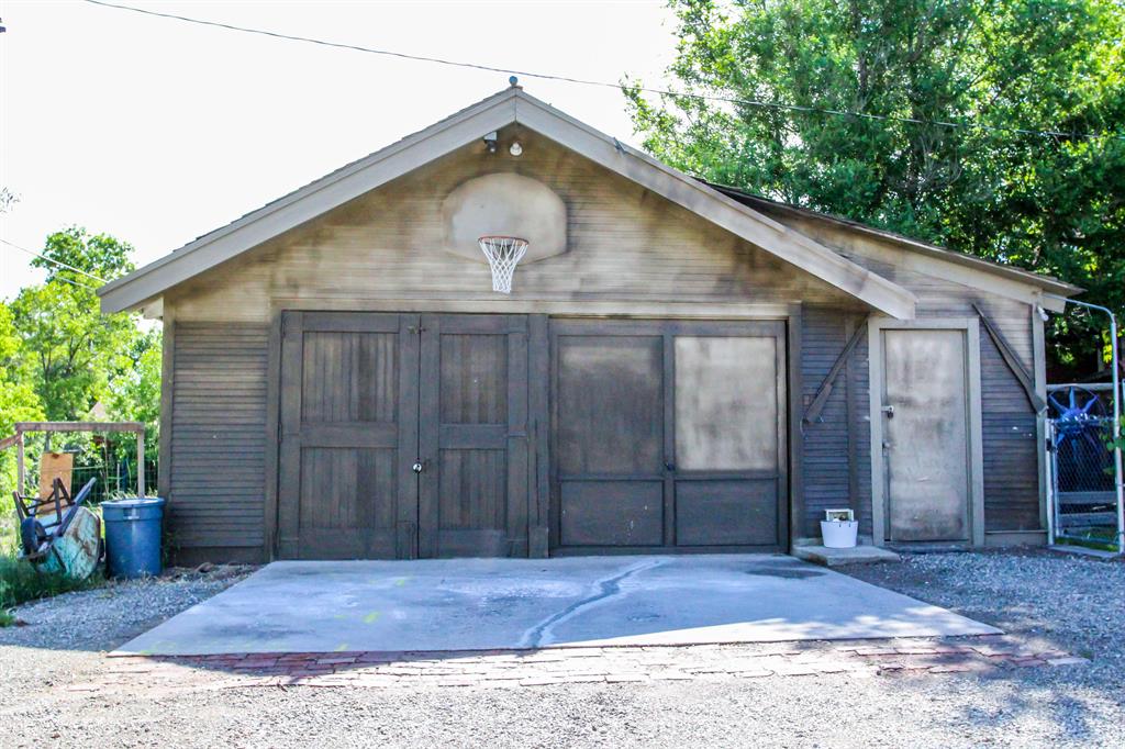 524 E 6th Avenue Property Photo 17