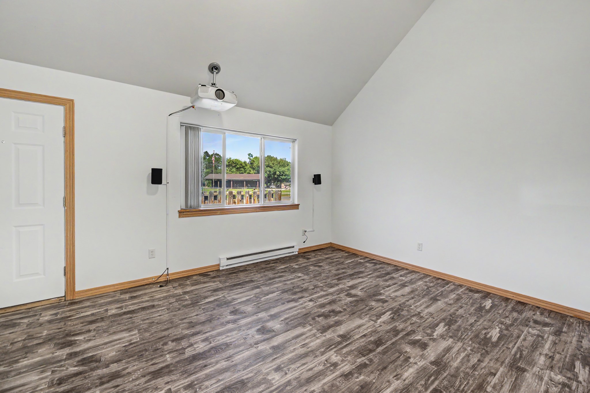 106 E Clinton Street 1 Property Photo 4
