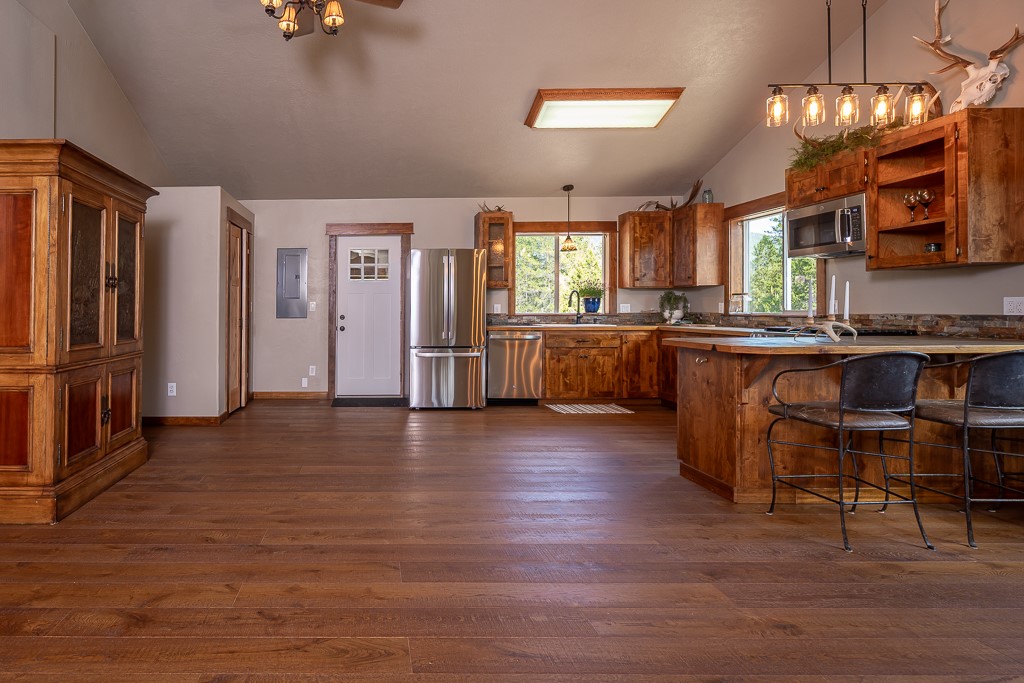 2658 Mt Highway 200 Property Photo 10