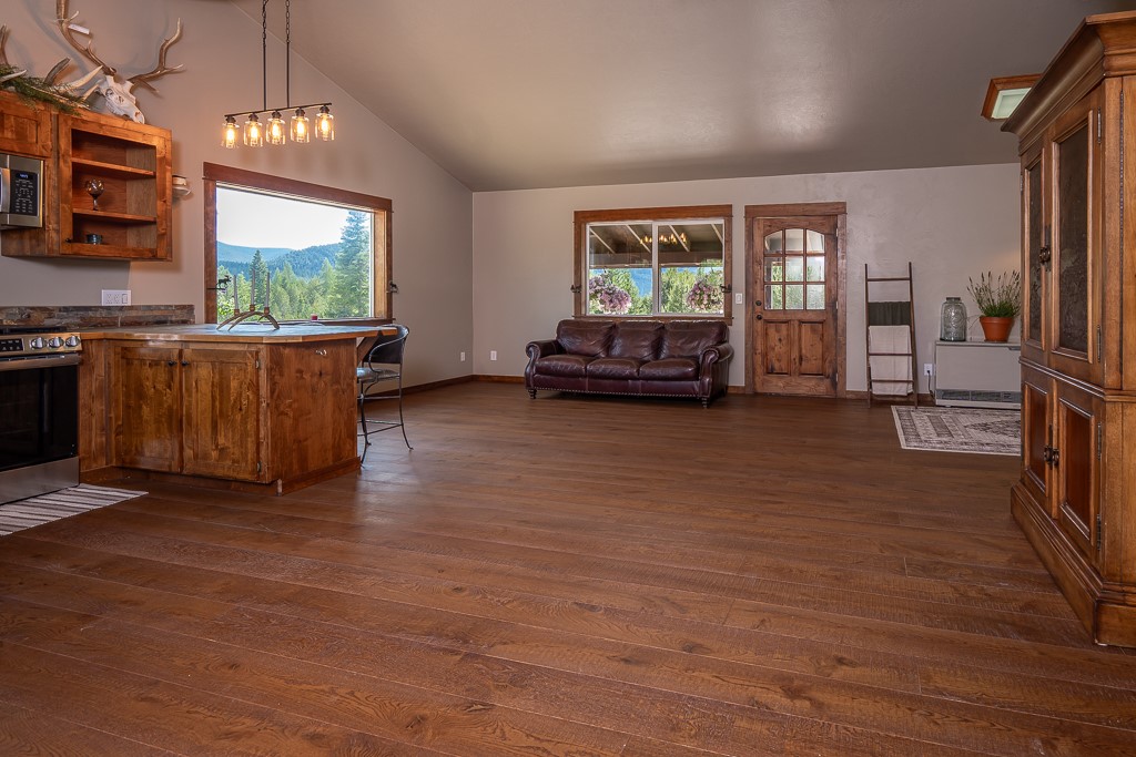 2658 Mt Highway 200 Property Photo 12