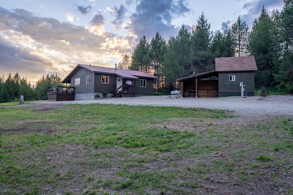 2658 Mt Highway 200 Property Photo 38