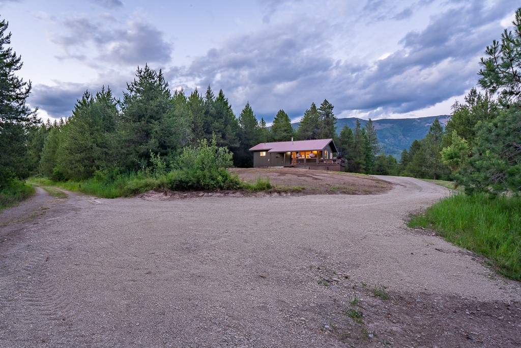 2658 Mt Highway 200 Property Photo 44