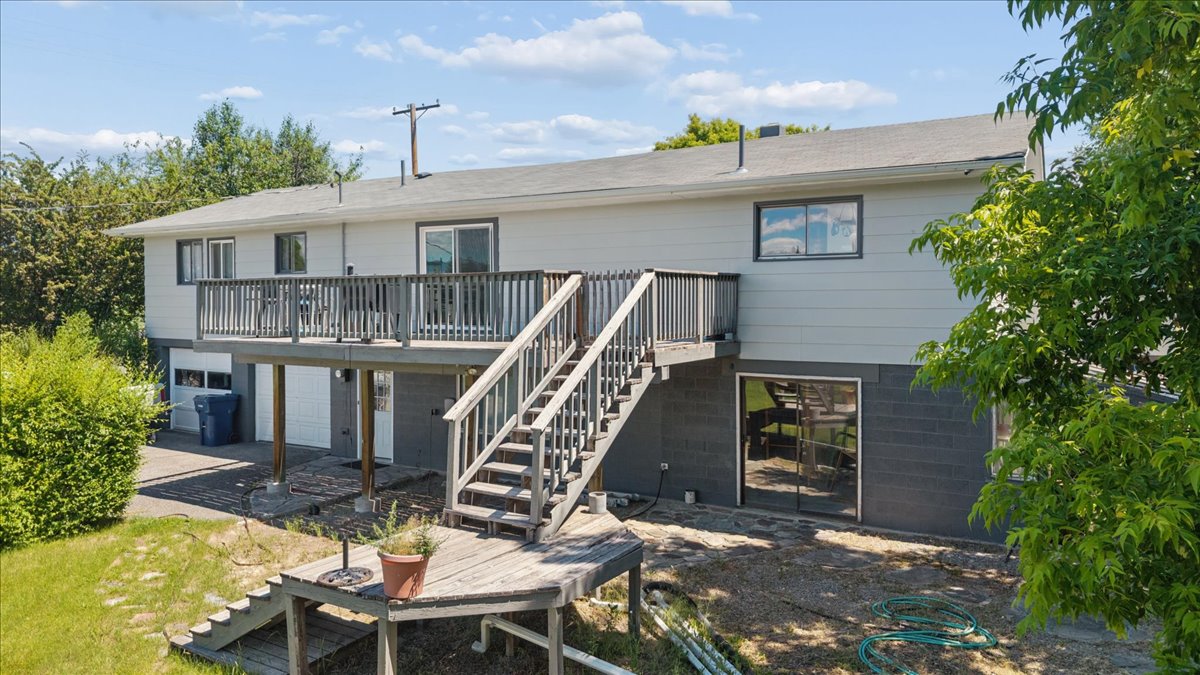 823 5th Avenue E Property Photo 2