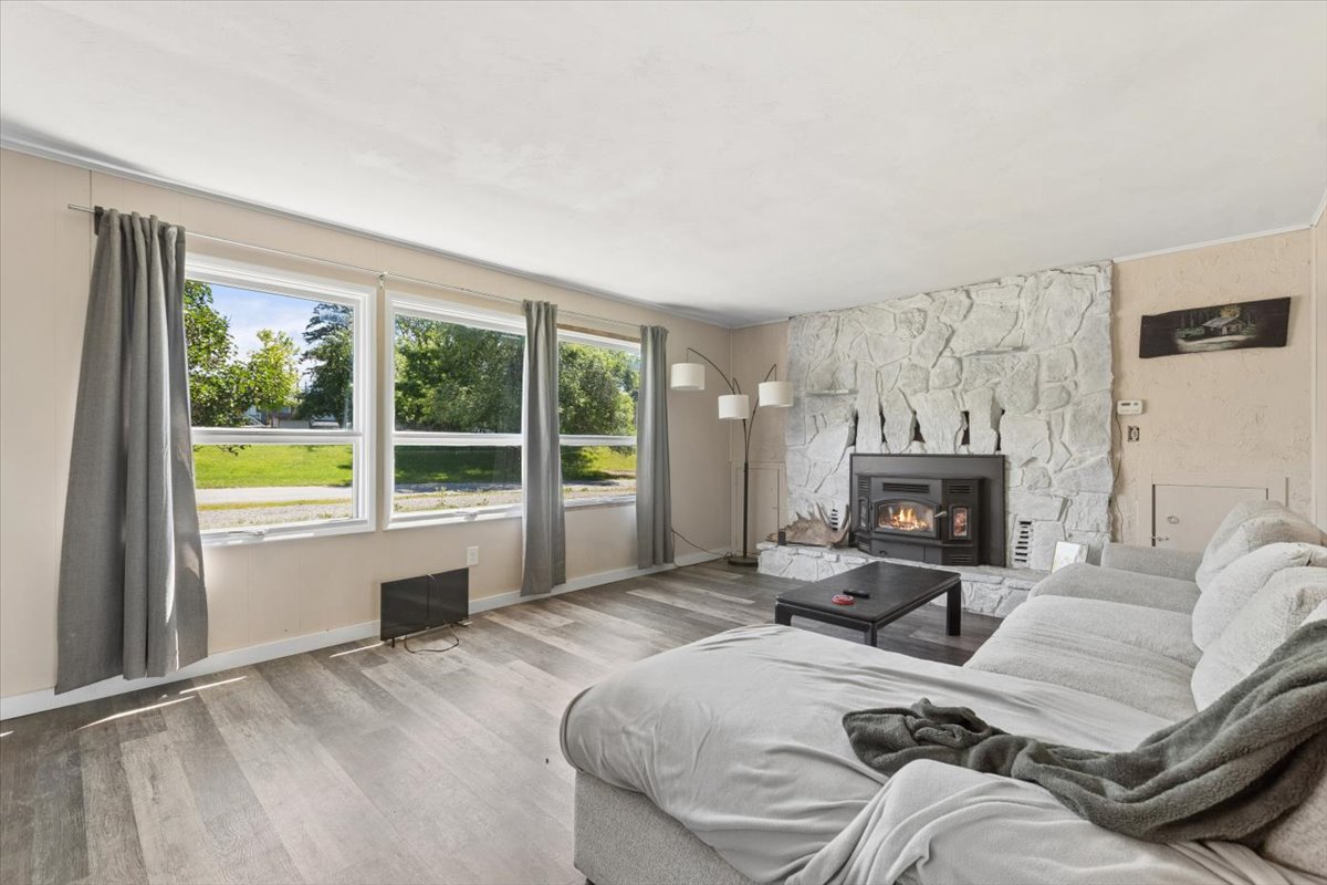 823 5th Avenue E Property Photo 12