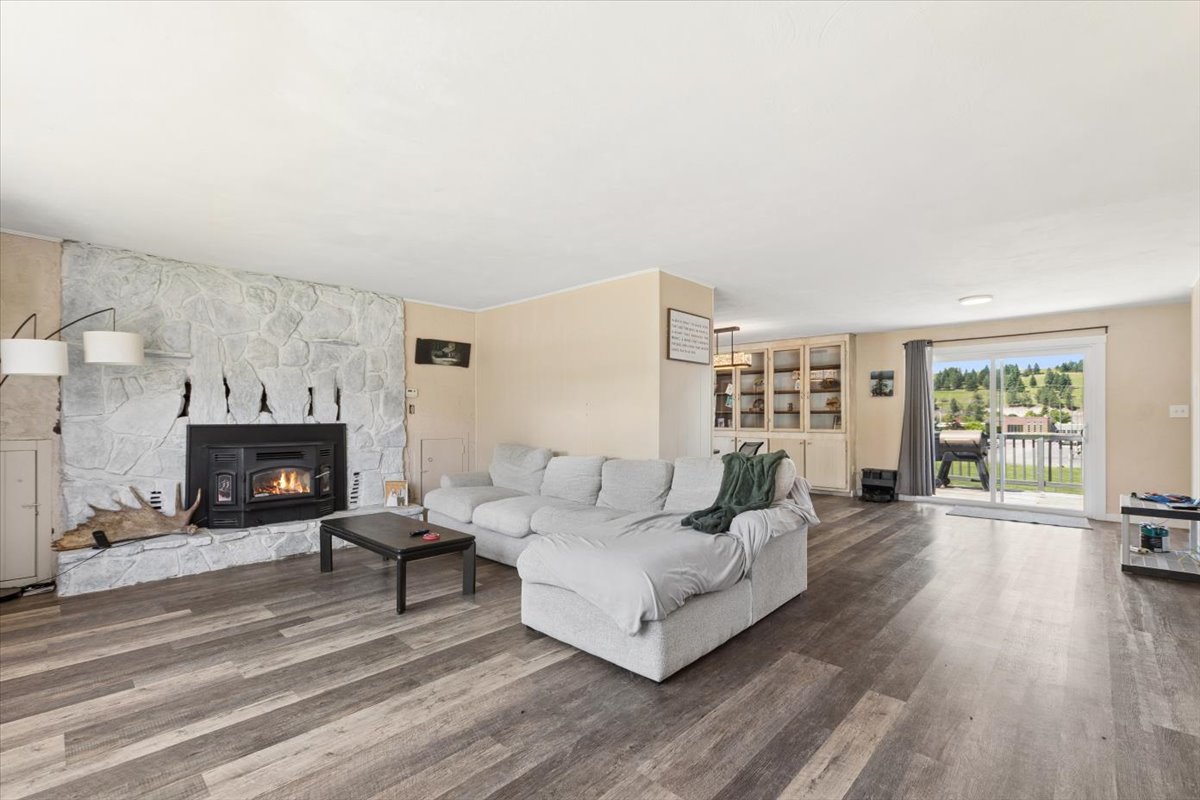 823 5th Avenue E Property Photo 13