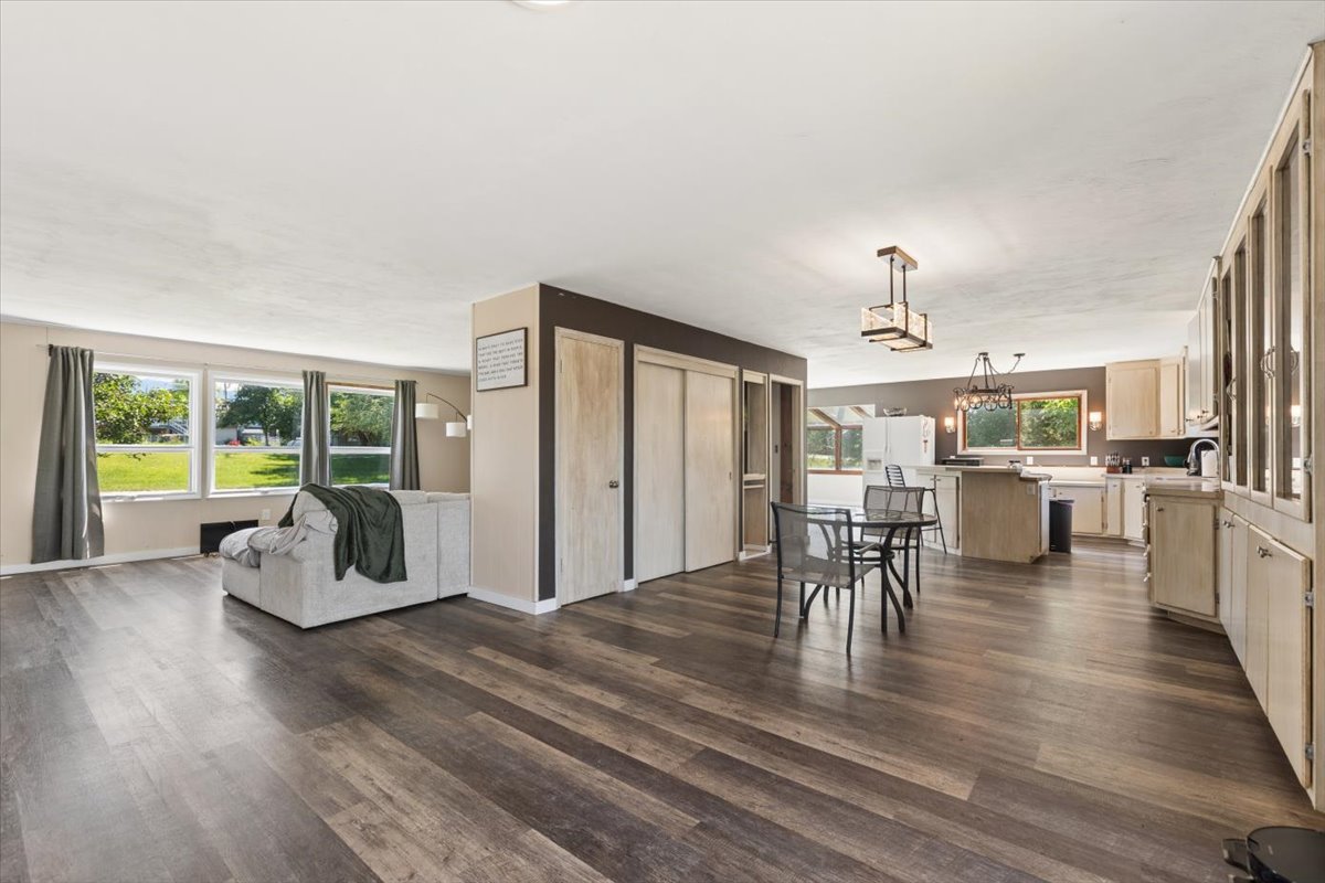 823 5th Avenue E Property Photo 16