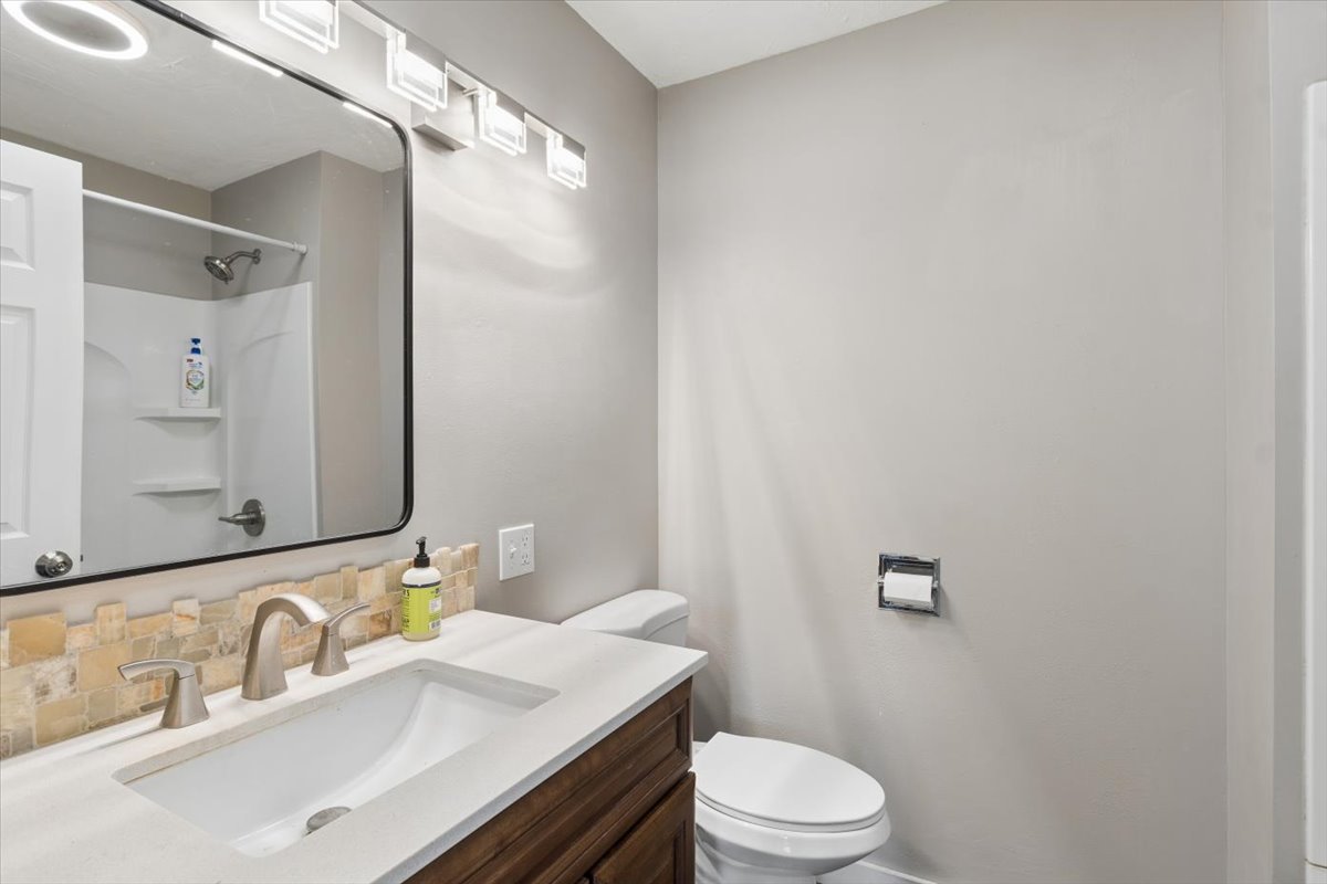 823 5th Avenue E Property Photo 26